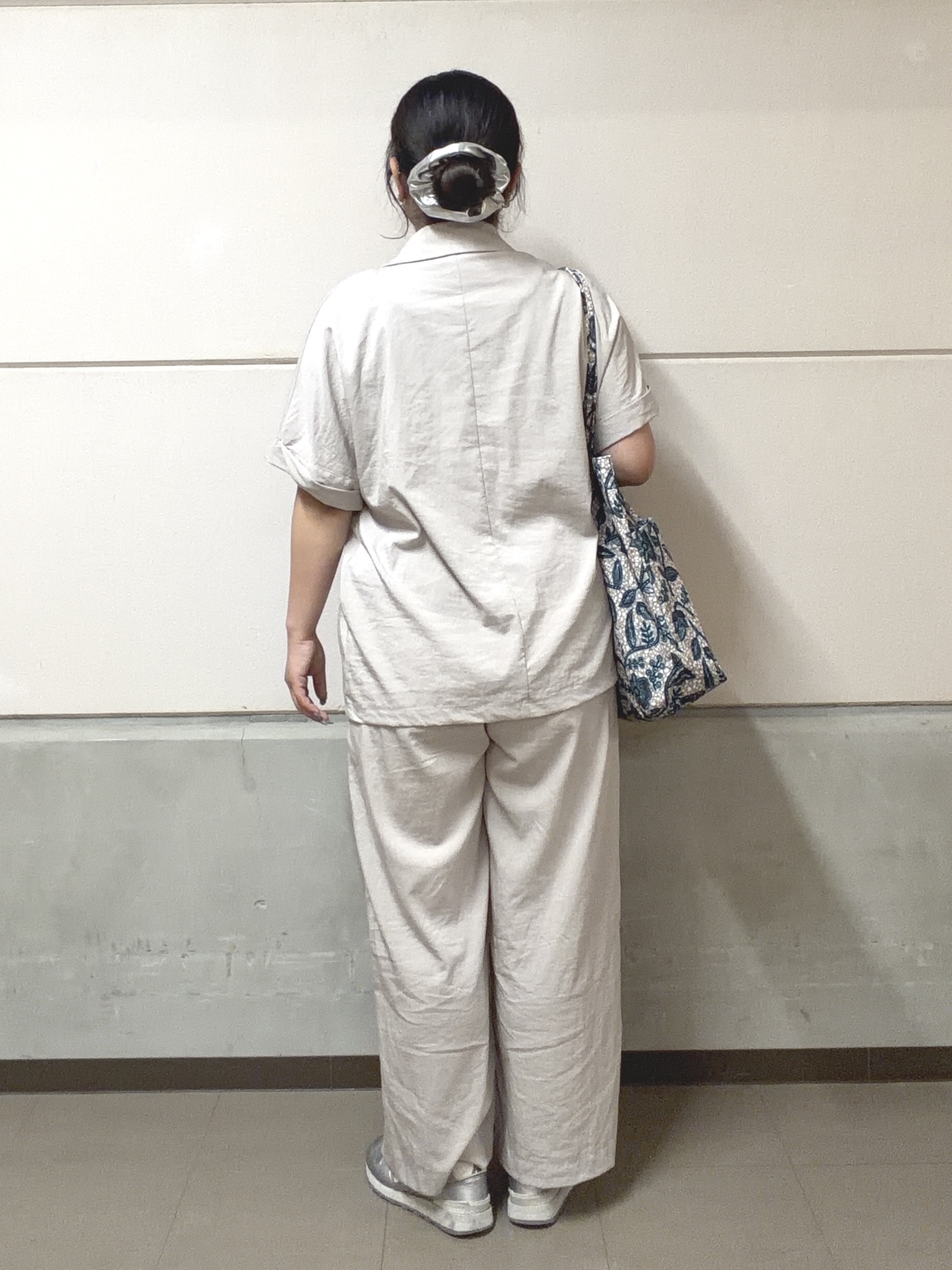 まちゃんなちゃんさんの「SHOO･LA･RUE｜【洗濯機可】スクエアネックが小顔効果に　きらきらラメタンクトップ」を使ったコーディネート