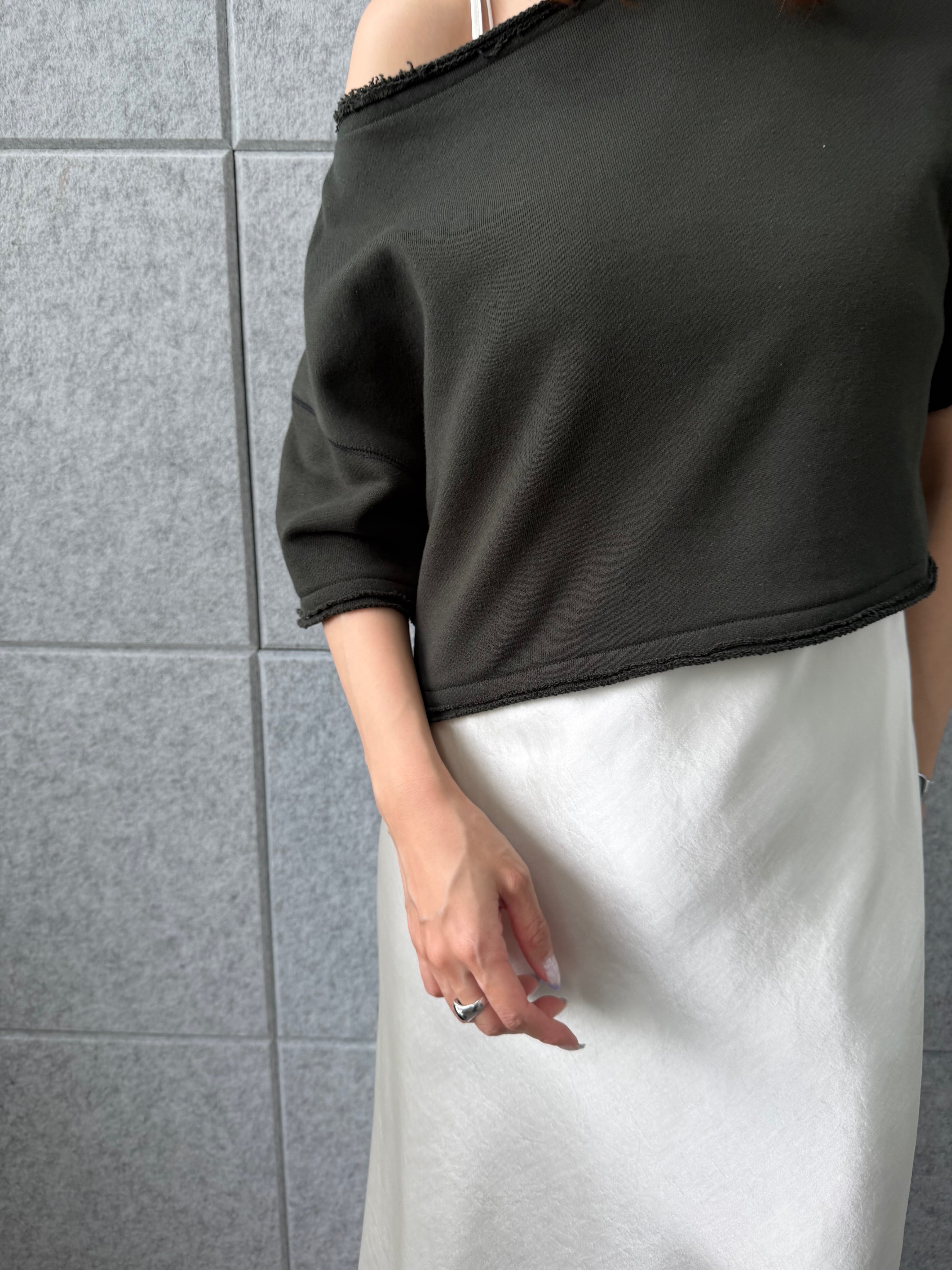 kanamiさんの「CODE A｜back open half－sleeve sweat」を使ったコーディネート