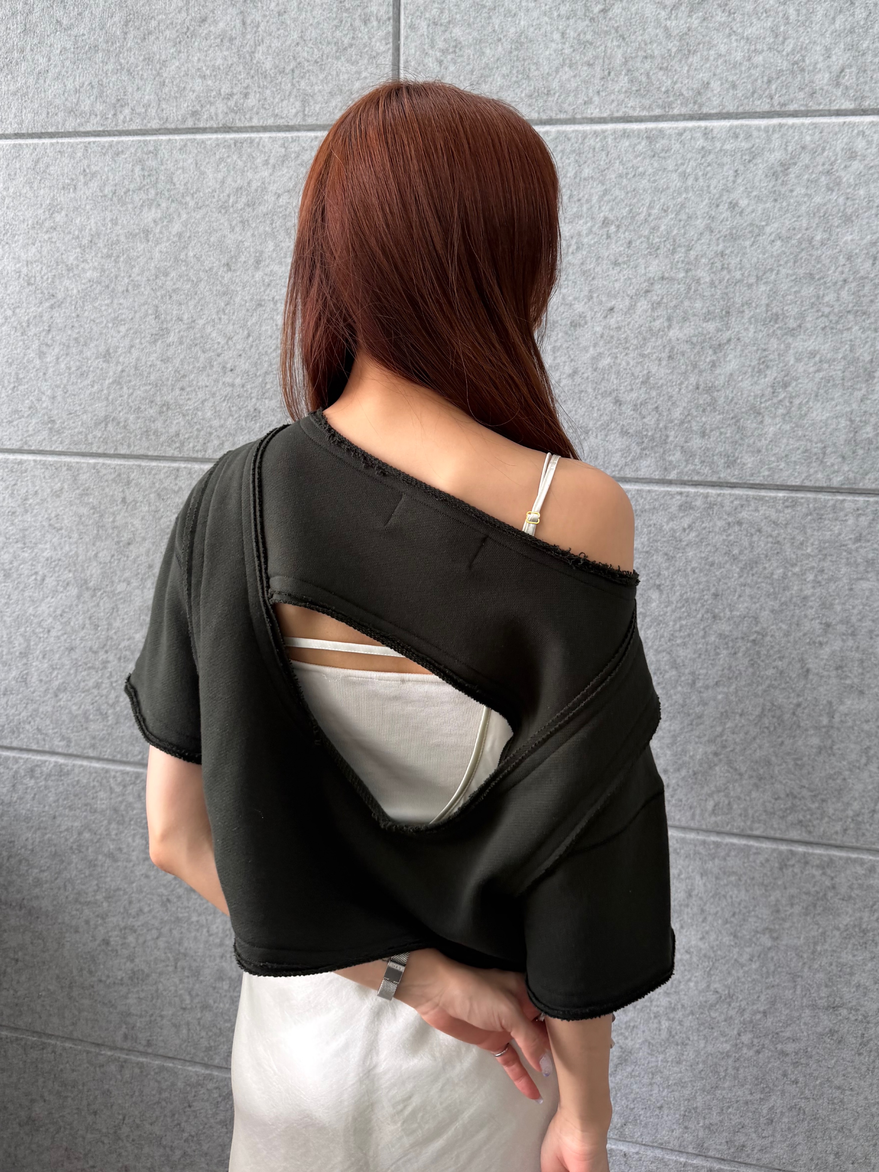 kanamiさんの「CODE A｜back open half－sleeve sweat」を使ったコーディネート
