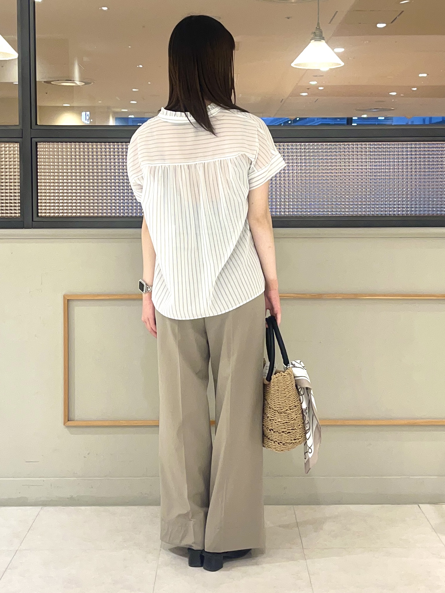 kumiさんの「INDIVI｜【洗える／軽やか】フリル衿ギャザーブラウス」を使ったコーディネート