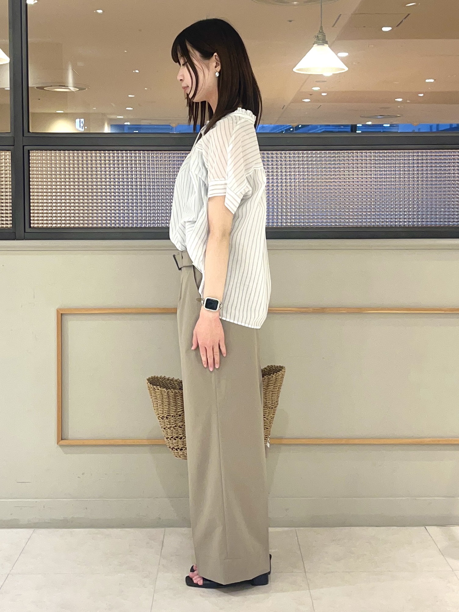 kumiさんの「INDIVI｜【洗える／軽やか】フリル衿ギャザーブラウス」を使ったコーディネート