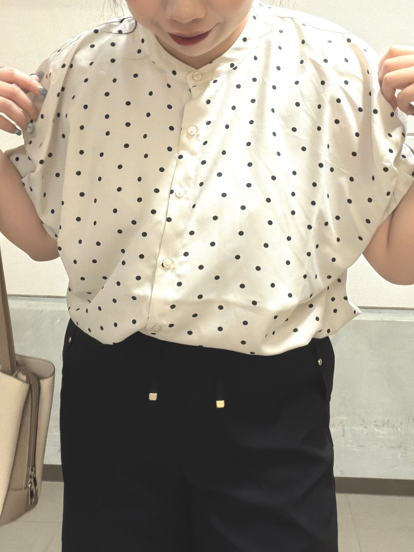 まちゃんなちゃんさんの「SHOO･LA･RUE｜【洗濯機可／洗濯後しわになりにくい】大人の甘さをプラスする ドット柄袖タックブラウス」を使ったコーディネート