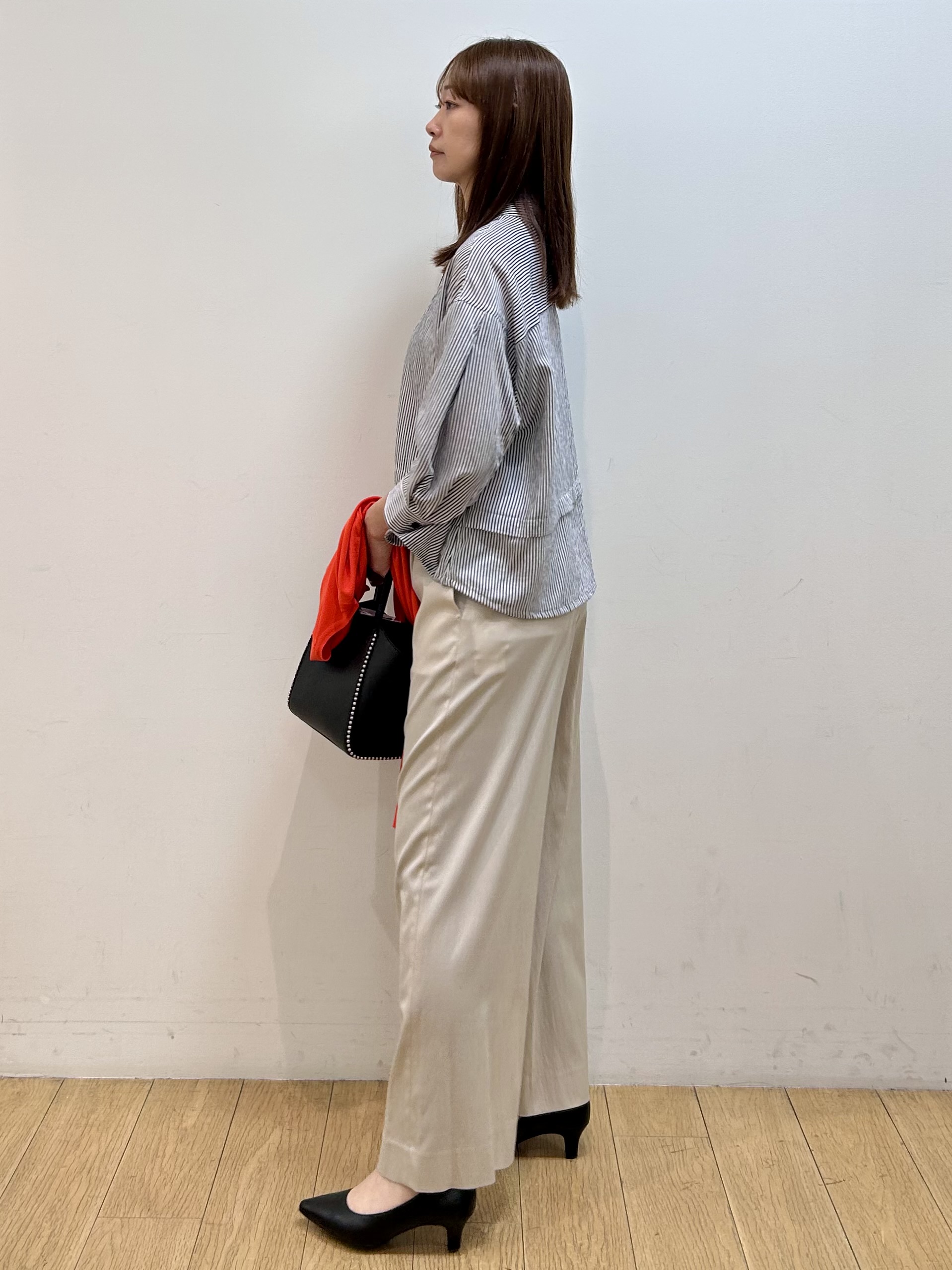 kozueさんの「INDIVI｜【接触冷感／洗える／2WAY】ドロスト付 シアーシャンブレーシャツ」を使ったコーディネート