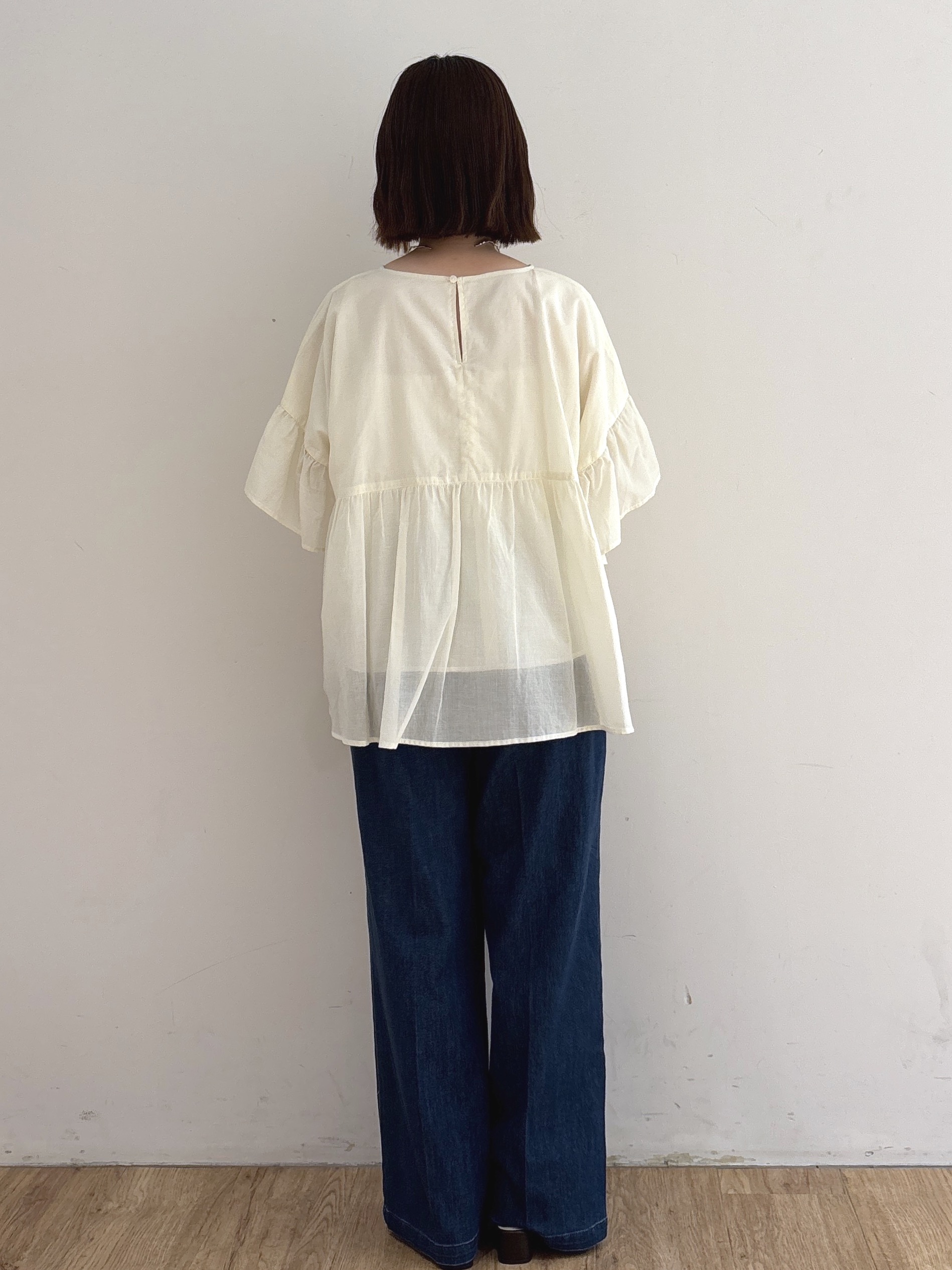 mireiさんの「OPAQUE.CLIP｜フリルペプラムブラウス【洗濯機OK】」を使ったコーディネート
