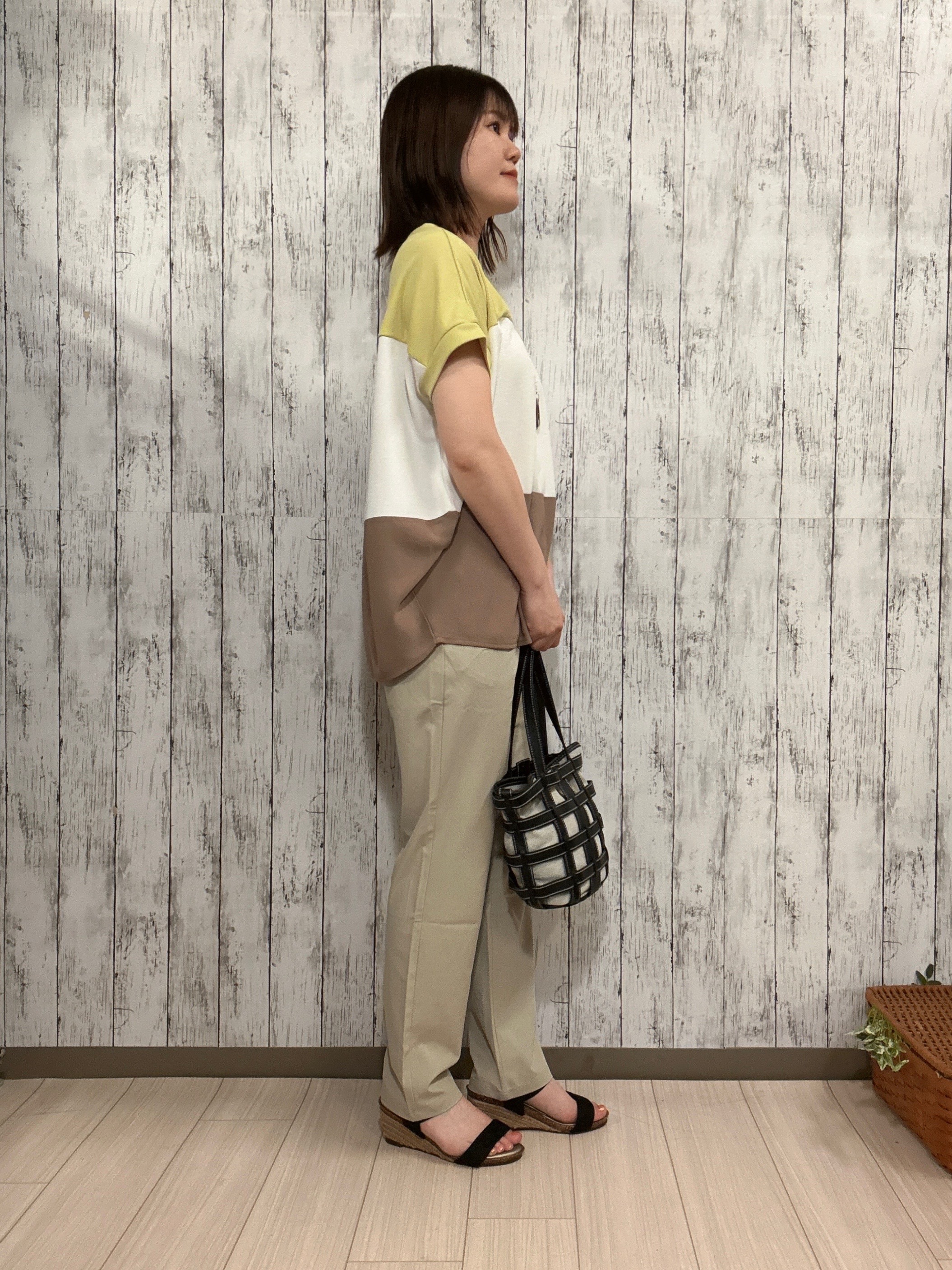 シカさんの「SHOO･LA･RUE｜【S-LL/洗濯機可/体型カバー】インせず着られる 異素材ブロッキング ドルマンＴシャツ」を使ったコーディネート
