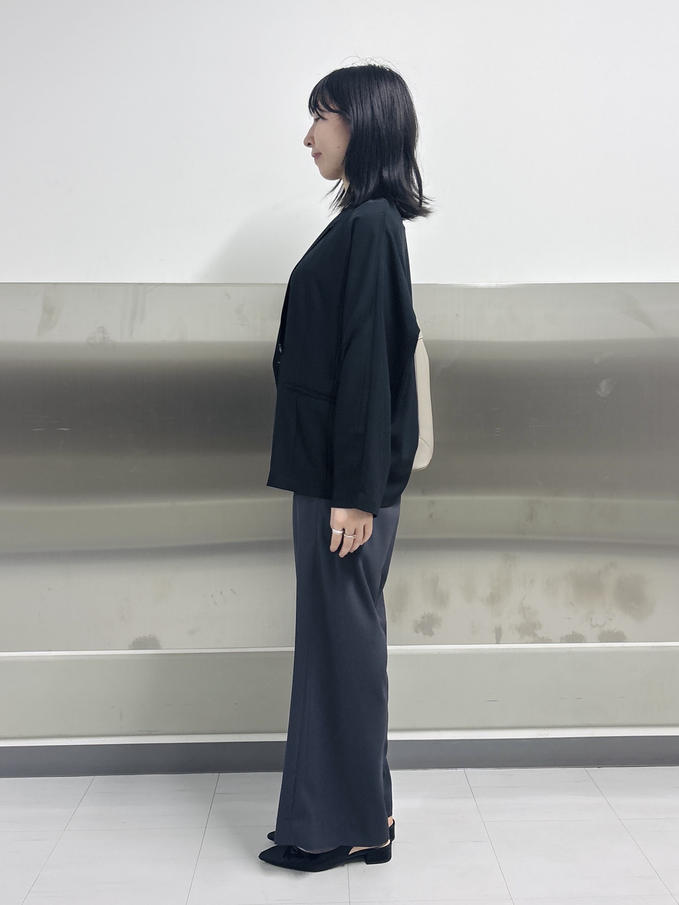 Yoshimiさんの「INDIVI｜【接触冷感／透湿／着る日傘】イージーワイドパンツ」を使ったコーディネート