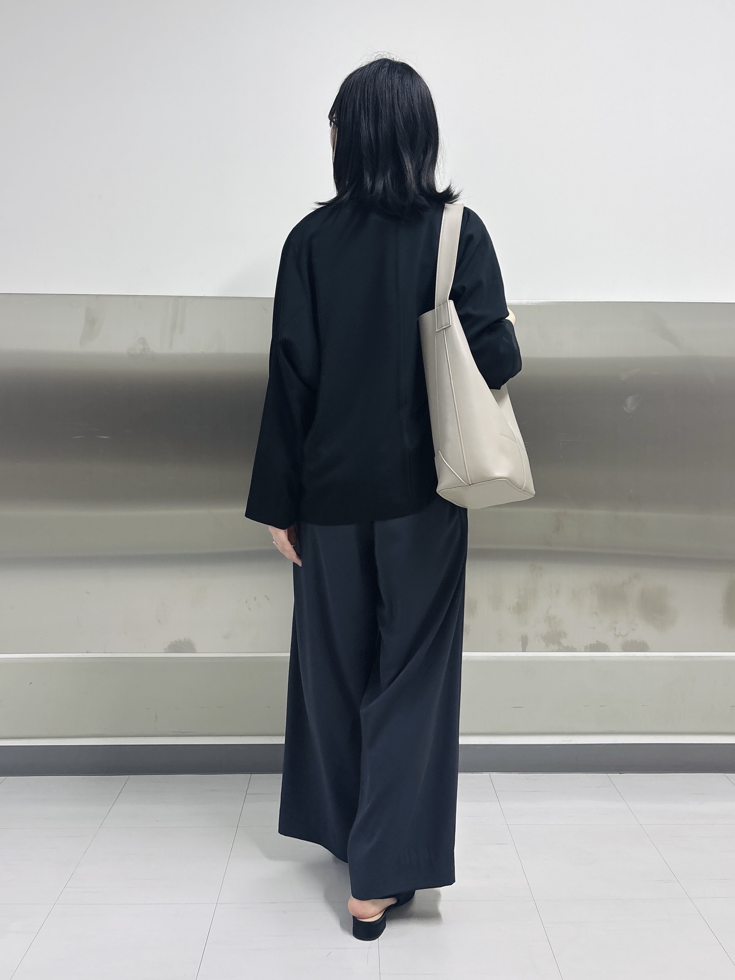 Yoshimiさんの「INDIVI｜【接触冷感／透湿／着る日傘】イージーワイドパンツ」を使ったコーディネート