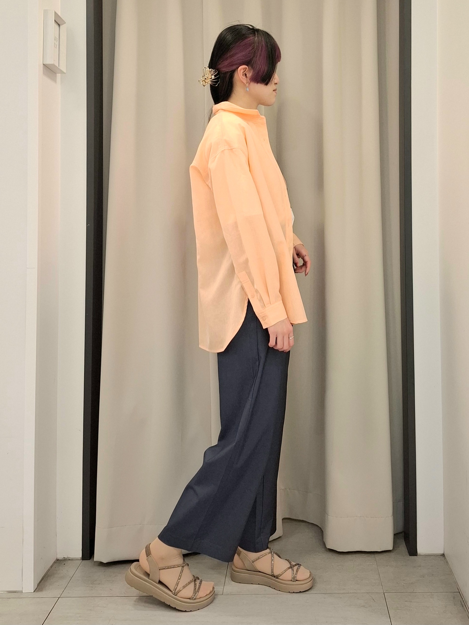 なーちゃんさんの「grove｜【洗濯機OK】朝晩の気温差に◎軽やかシアーシャツ」を使ったコーディネート