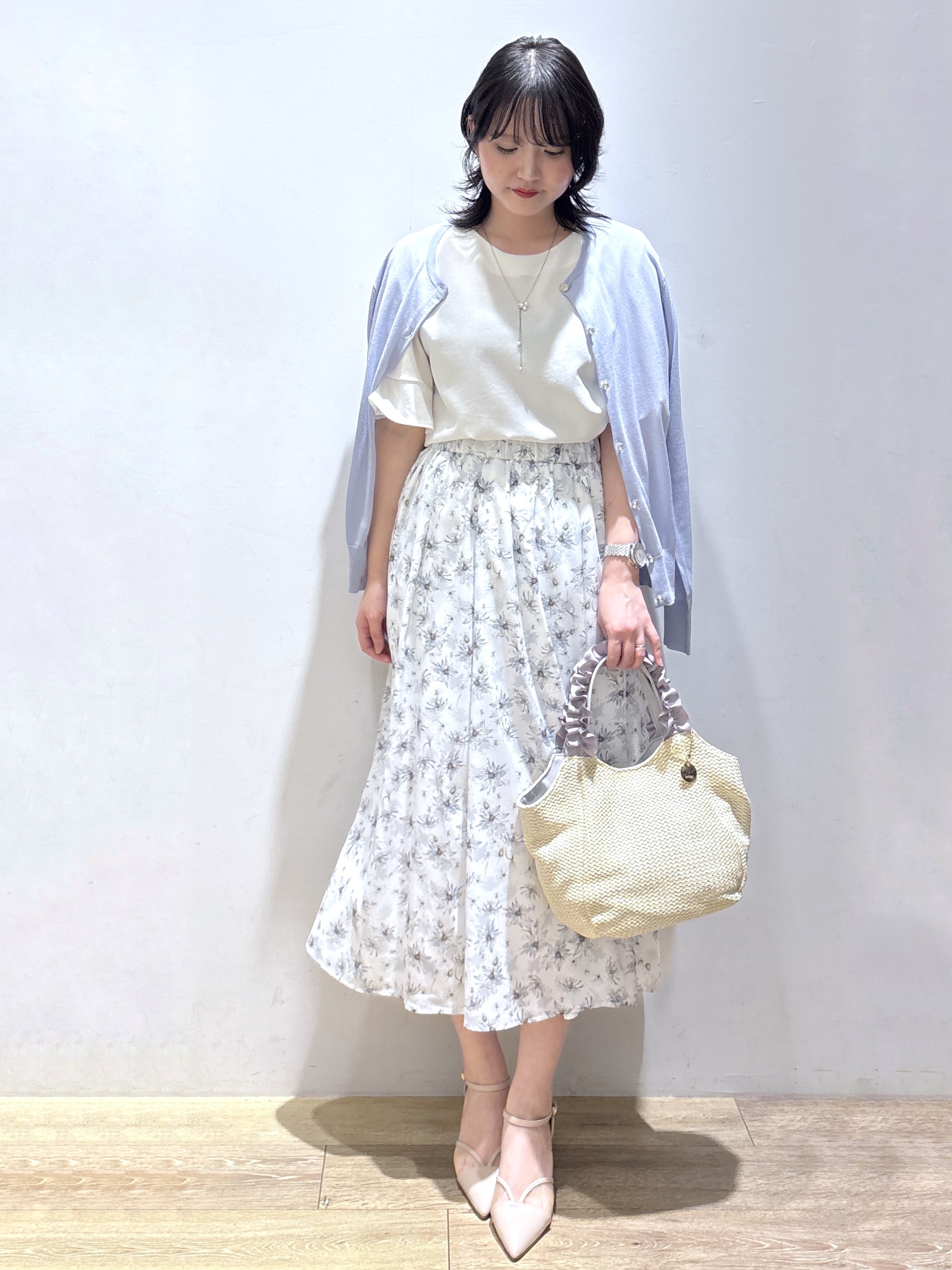 mizukiさんの「index｜【接触冷感】ビジューボタンカーディガン《抗ピリング／洗濯機OK》」を使ったコーディネート