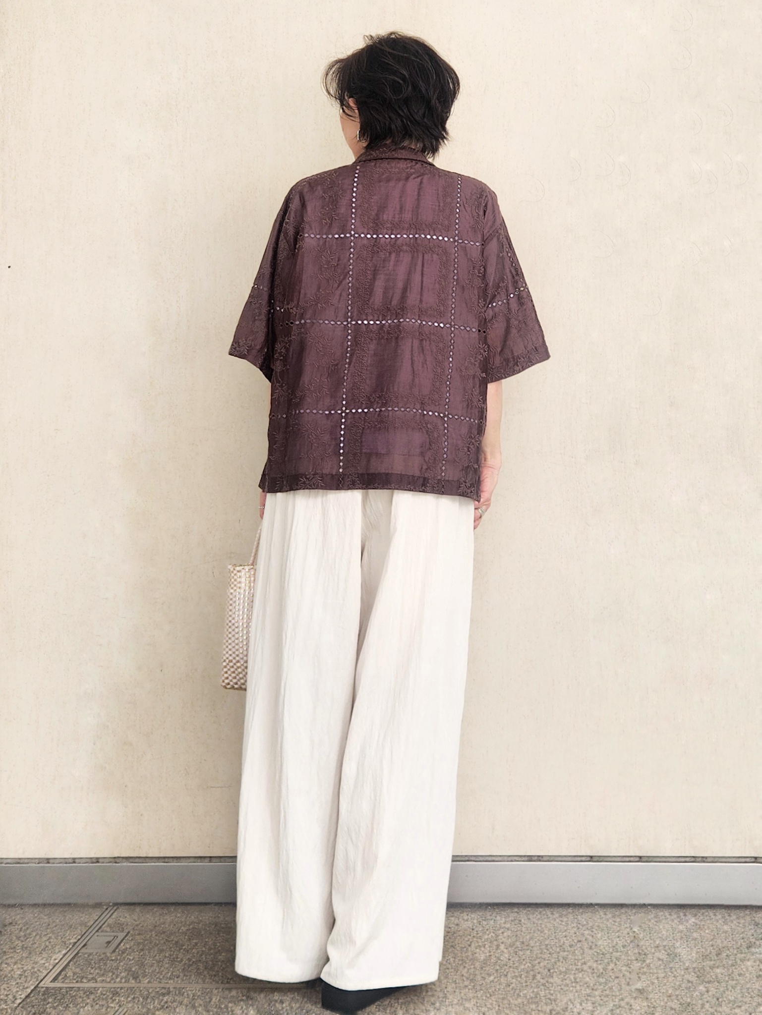 milkyさんの「OPAQUE.CLIP｜刺繍ハーフスリーブシャツ／セットアップ対応可【洗濯機OK】」を使ったコーディネート