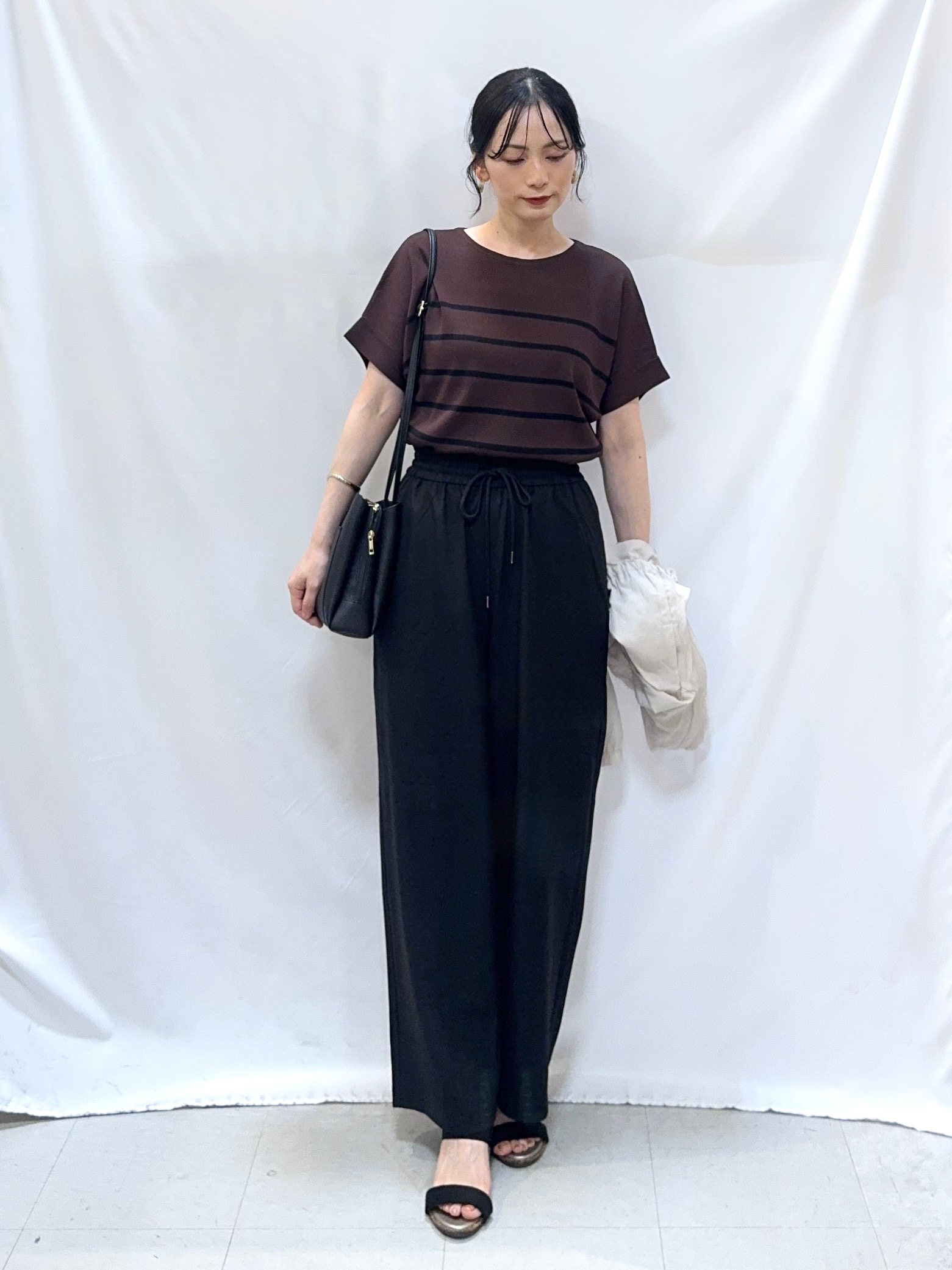𝐇𝐢𝐫𝐨𝐦𝐢さんの「SHOO･LA･RUE｜【S-LL】軽やかな シアーライトブルゾン」を使ったコーディネート