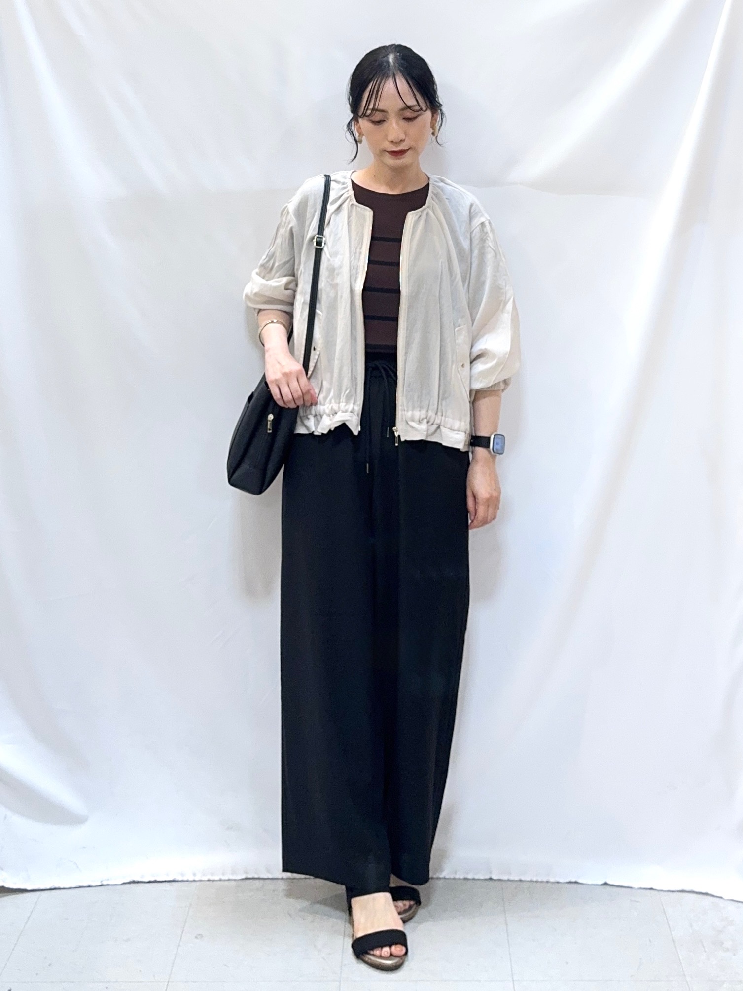 𝐇𝐢𝐫𝐨𝐦𝐢さんの「SHOO･LA･RUE｜【S-LL】軽やかな シアーライトブルゾン」を使ったコーディネート