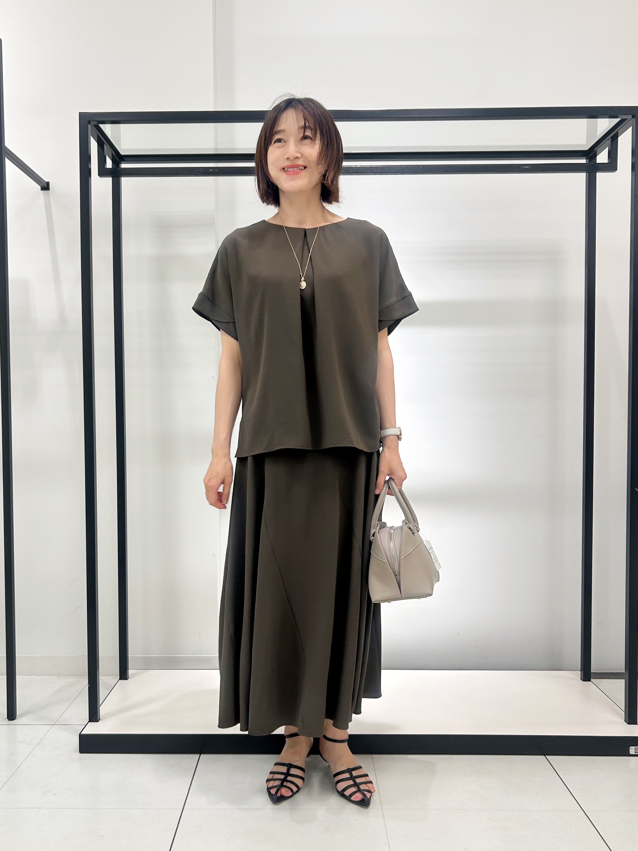 Mikiさんの「UNTITLED｜【セットアップ可/UVカット/前後2WAY】リラクシーフレンチスリーブブラウス」を使ったコーディネート