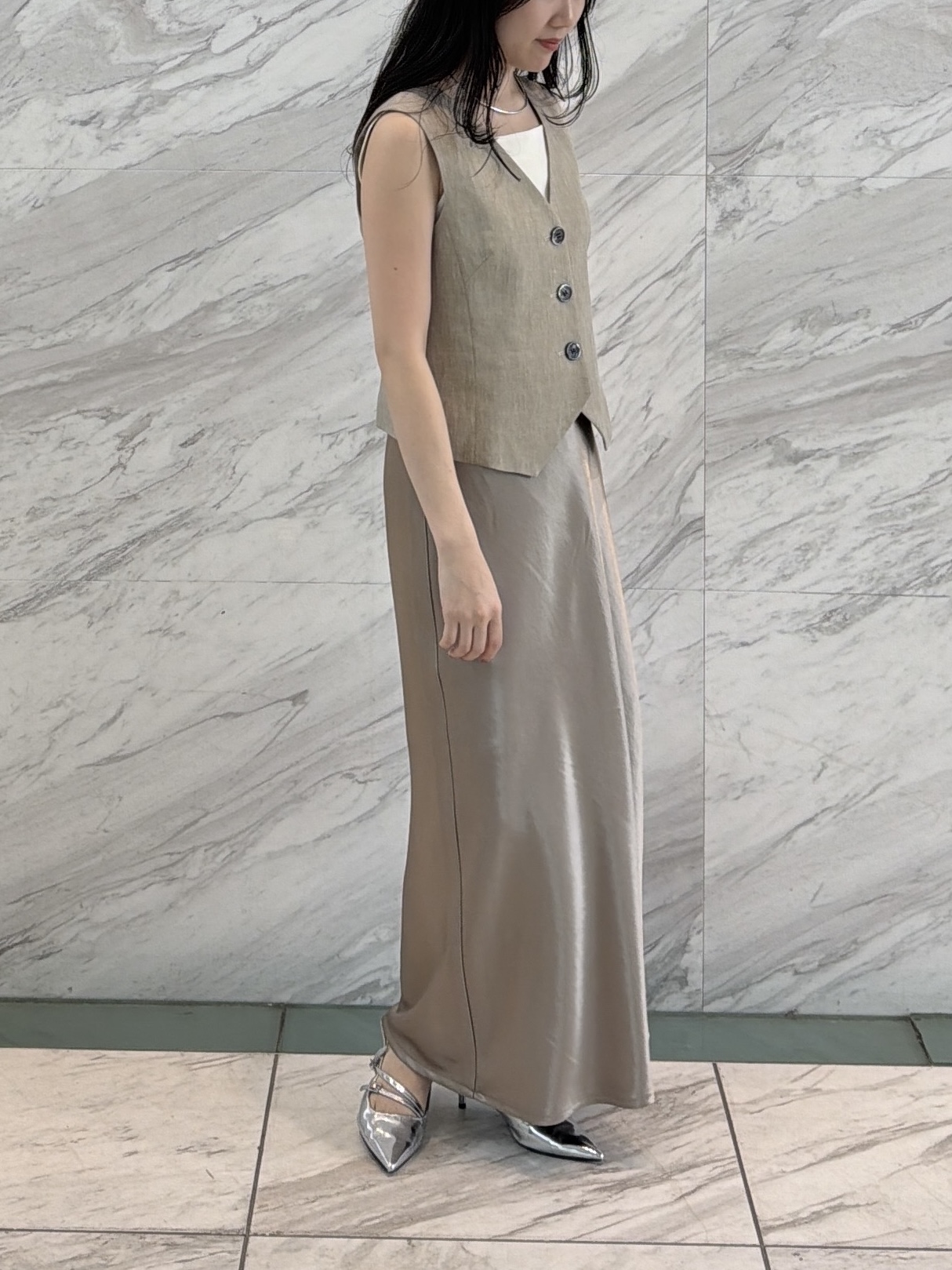 rinaさんの「INDIVI｜リネンショートジレ」を使ったコーディネート