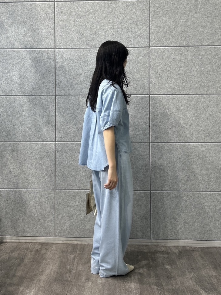 rinaさんの「INDIVI｜フォルムスリーブデニムシャツ」を使ったコーディネート