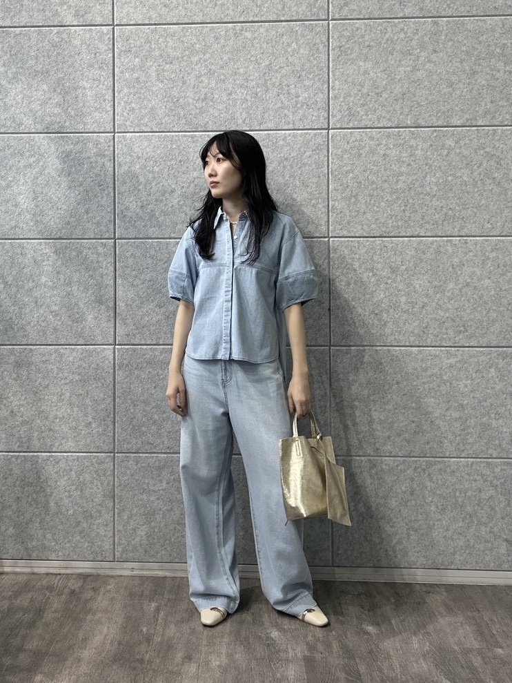 rinaさんの「INDIVI｜フォルムスリーブデニムシャツ」を使ったコーディネート