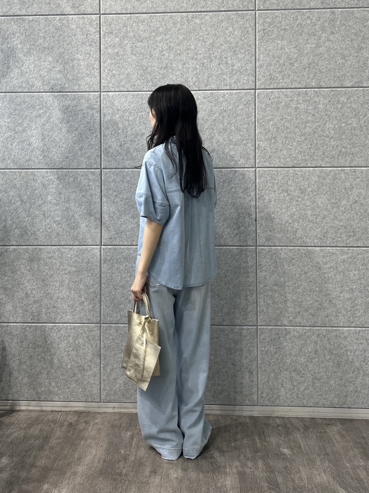 rinaさんの「INDIVI｜フォルムスリーブデニムシャツ」を使ったコーディネート