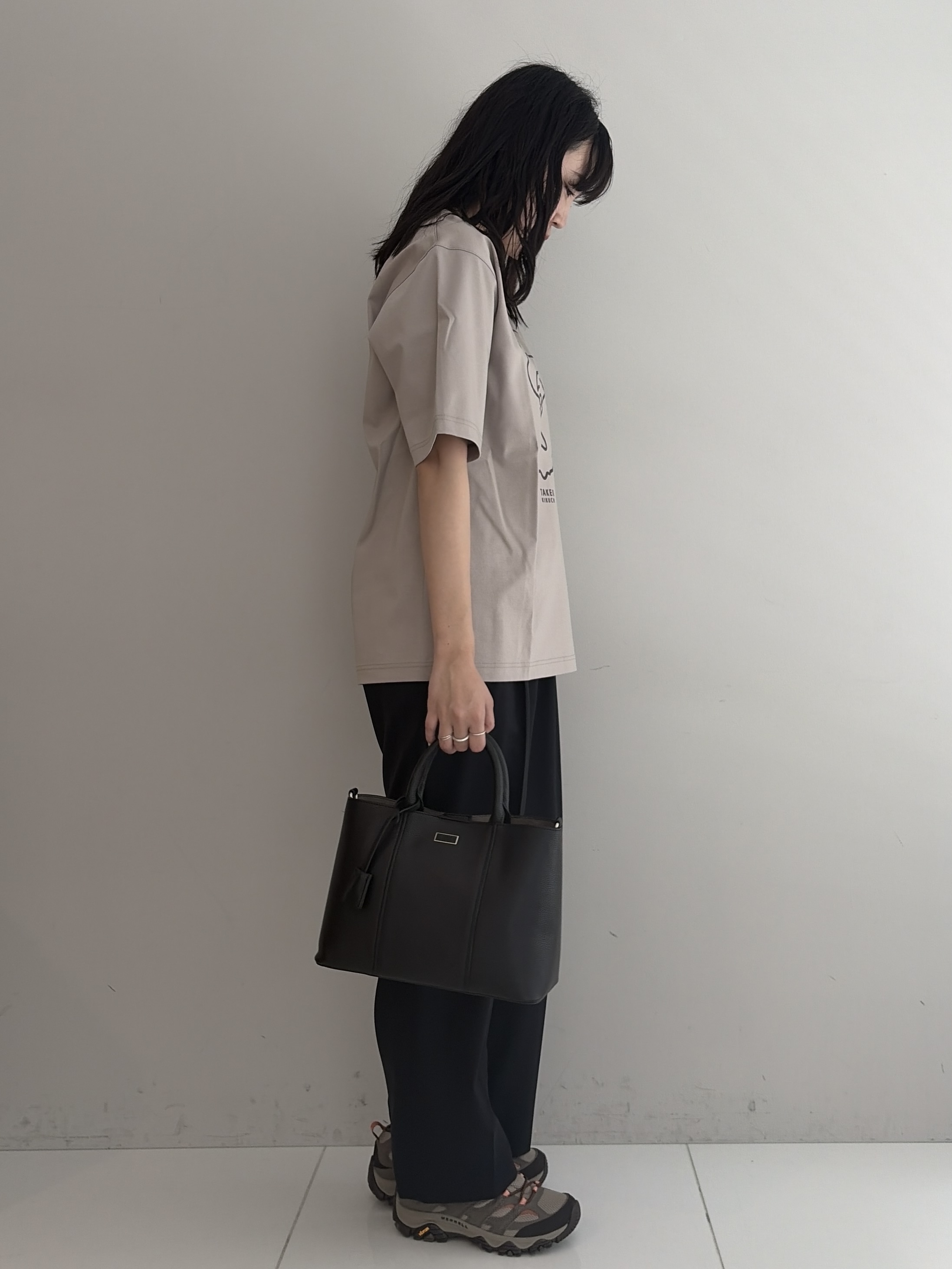 Akutagawaさんの「TAKEO KIKUCHI｜【BOWLER HAT LABEL】TWギャバジン ワイドイージースラックス」を使ったコーディネート