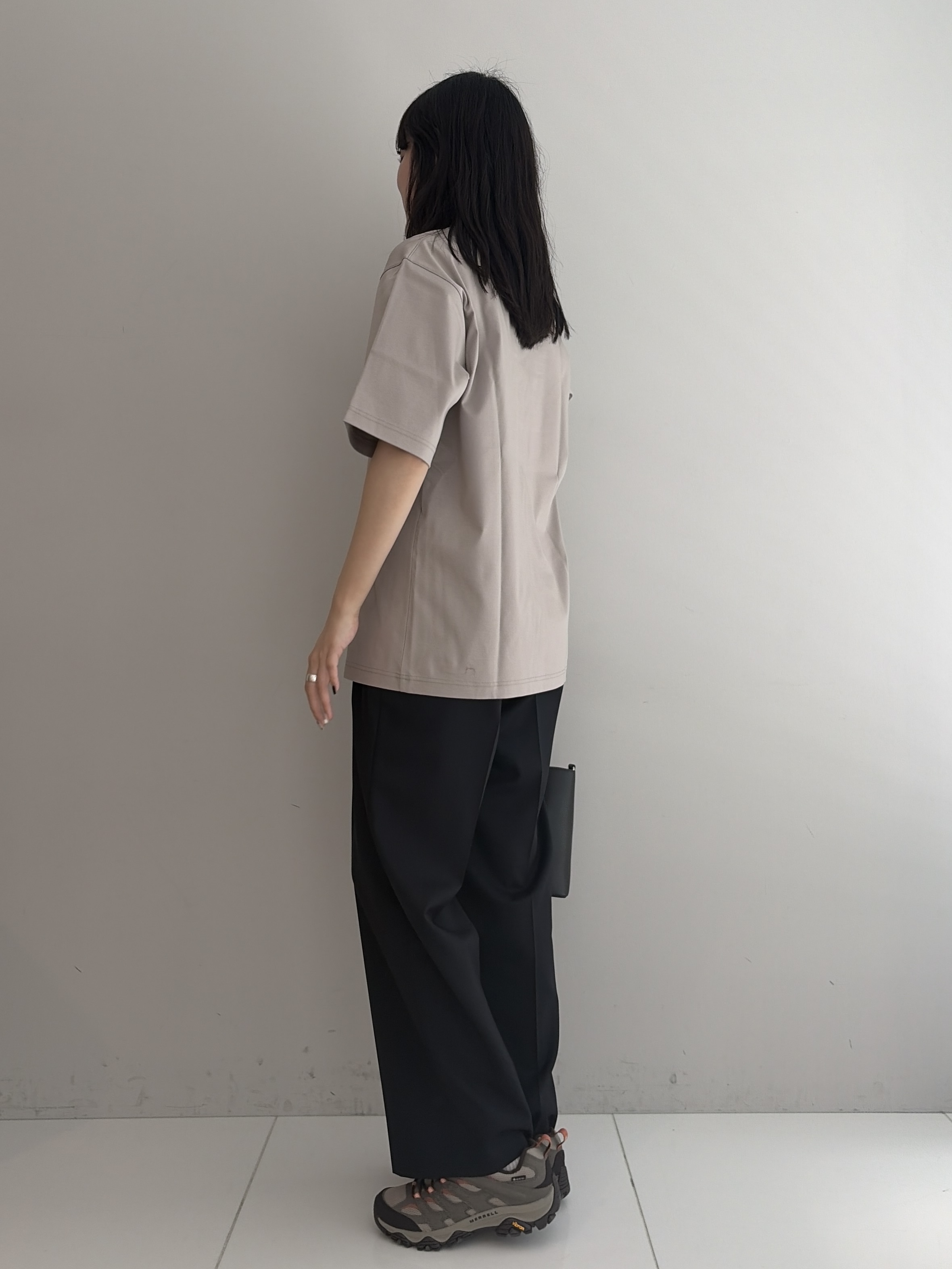 Akutagawaさんの「TAKEO KIKUCHI｜【BOWLER HAT LABEL】TWギャバジン ワイドイージースラックス」を使ったコーディネート