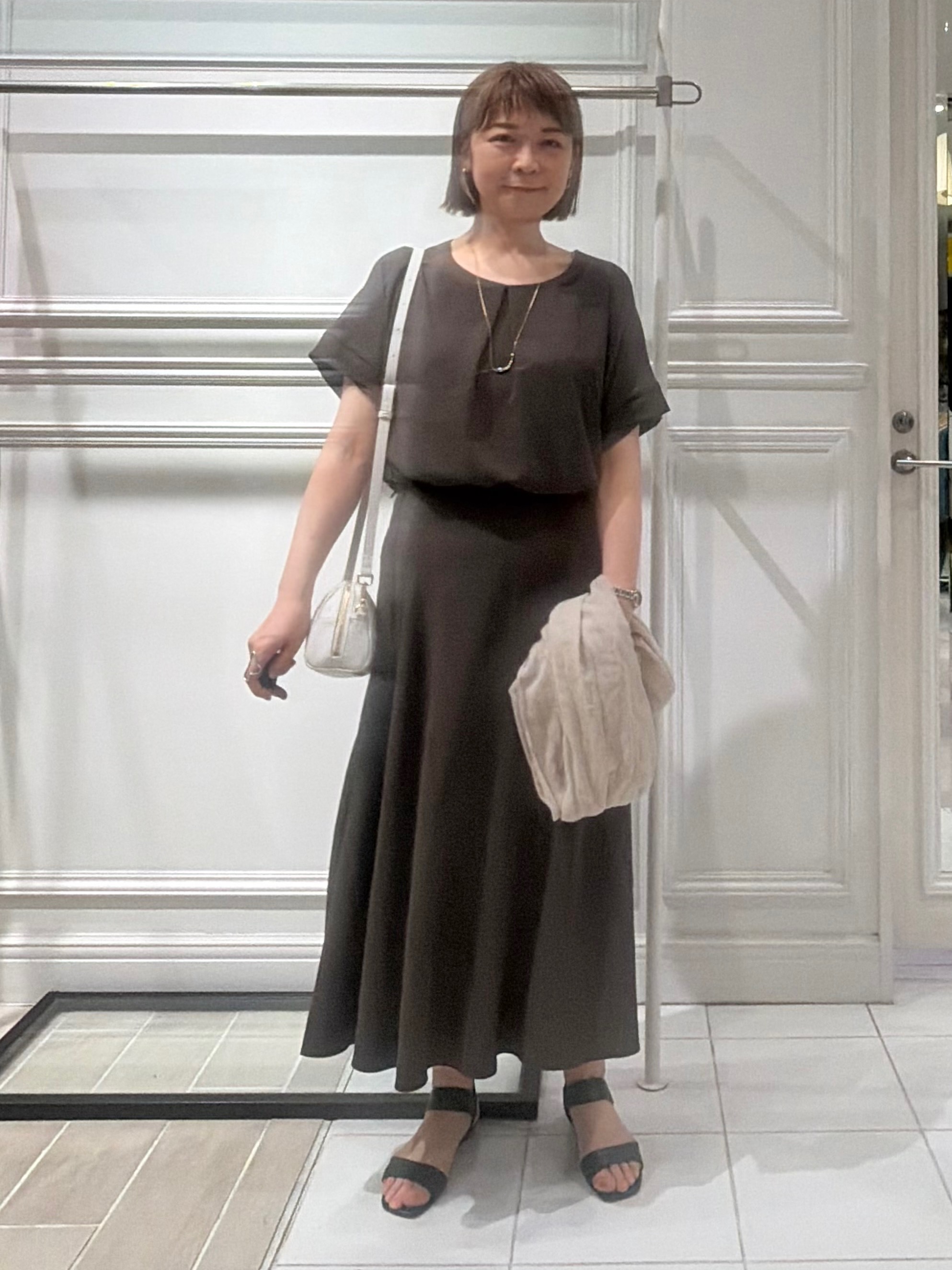 AKKOさんの「UNTITLED｜【セットアップ可/UVカット/前後2WAY】リラクシーフレンチスリーブブラウス」を使ったコーディネート
