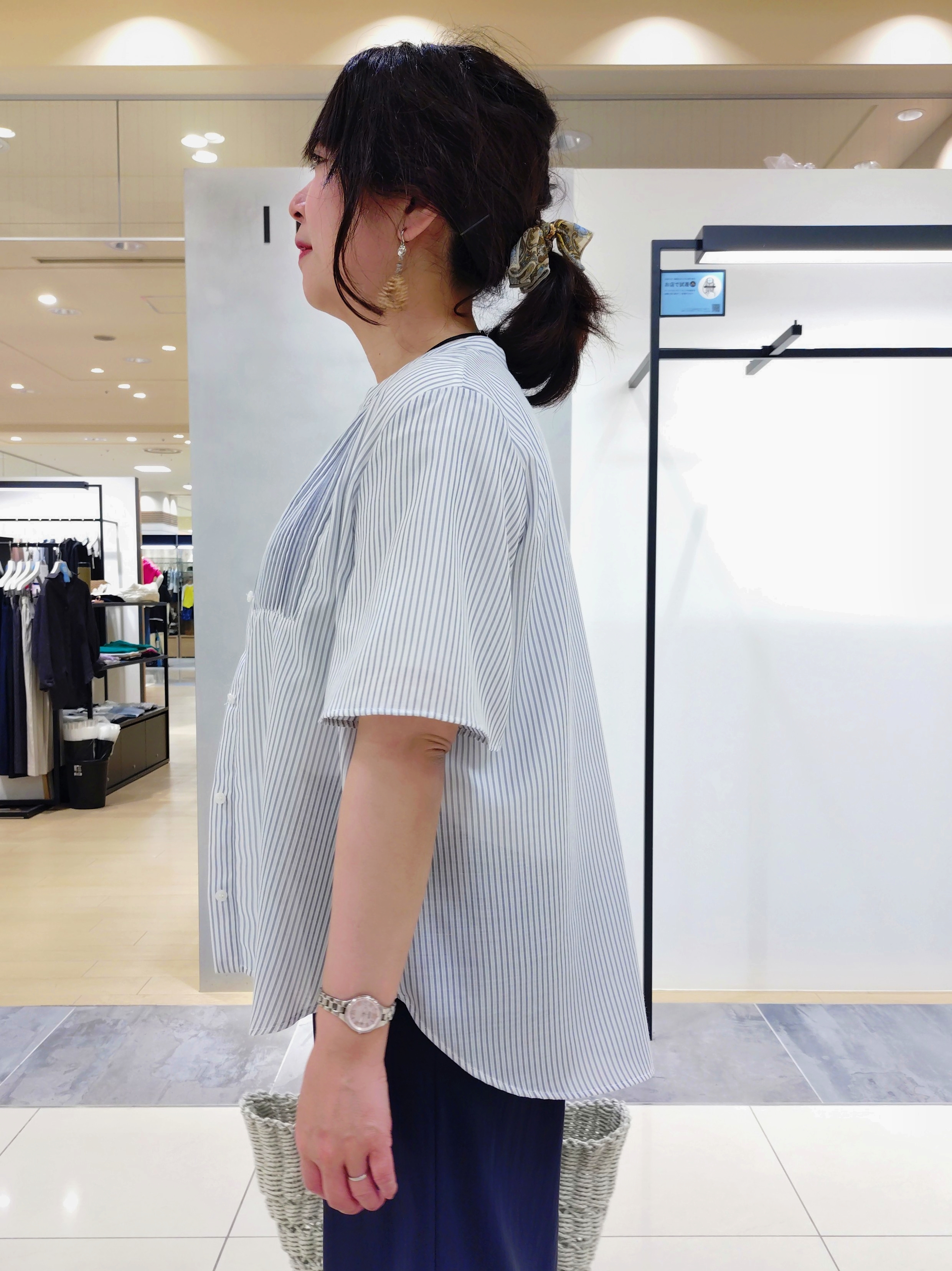 TOMOMIさんの「INDIVI｜【褒められパンツ／洗える／ウエストゴム】ワイドタックパンツ」を使ったコーディネート