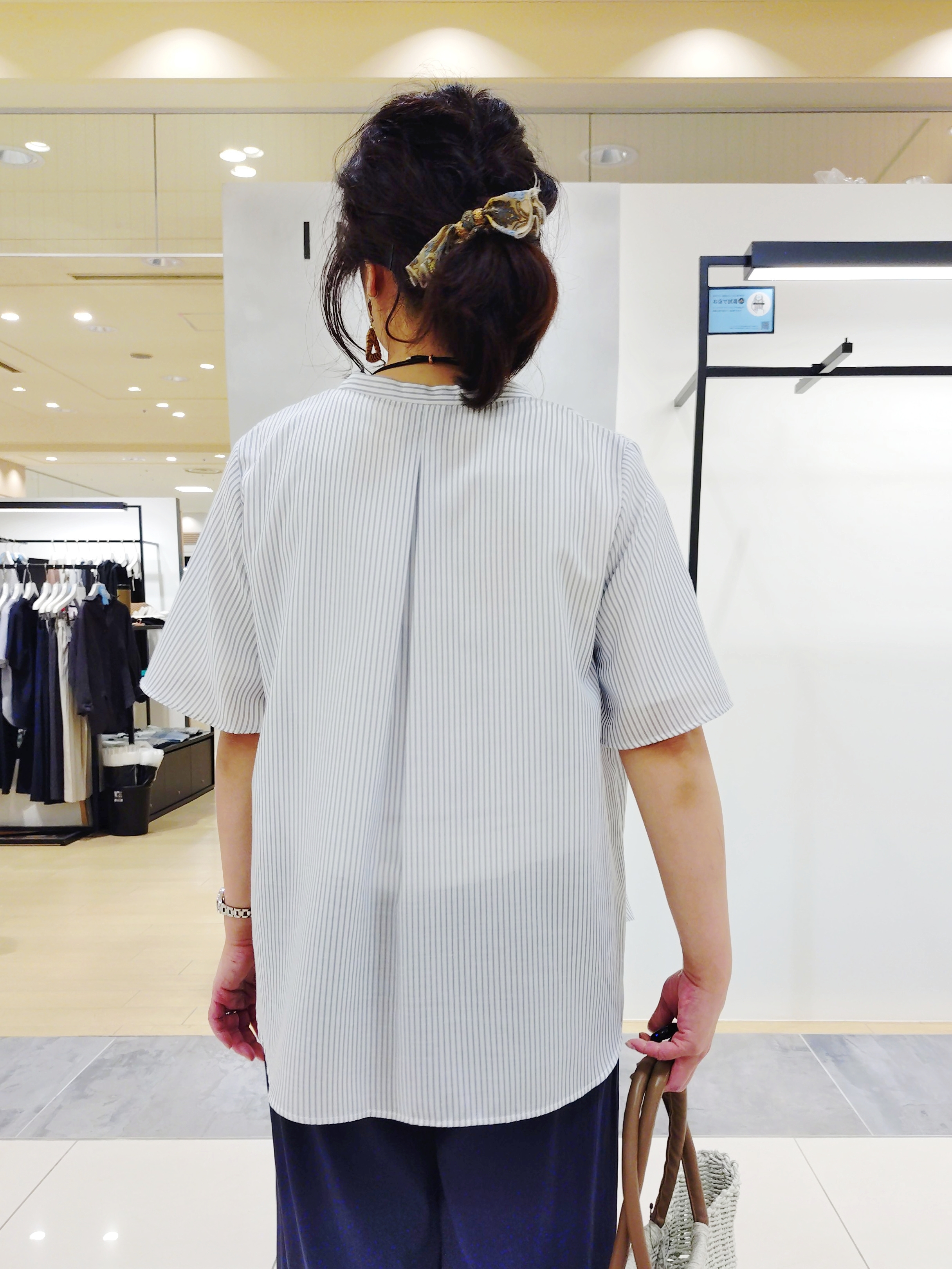 TOMOMIさんの「INDIVI｜【褒められパンツ／洗える／ウエストゴム】ワイドタックパンツ」を使ったコーディネート