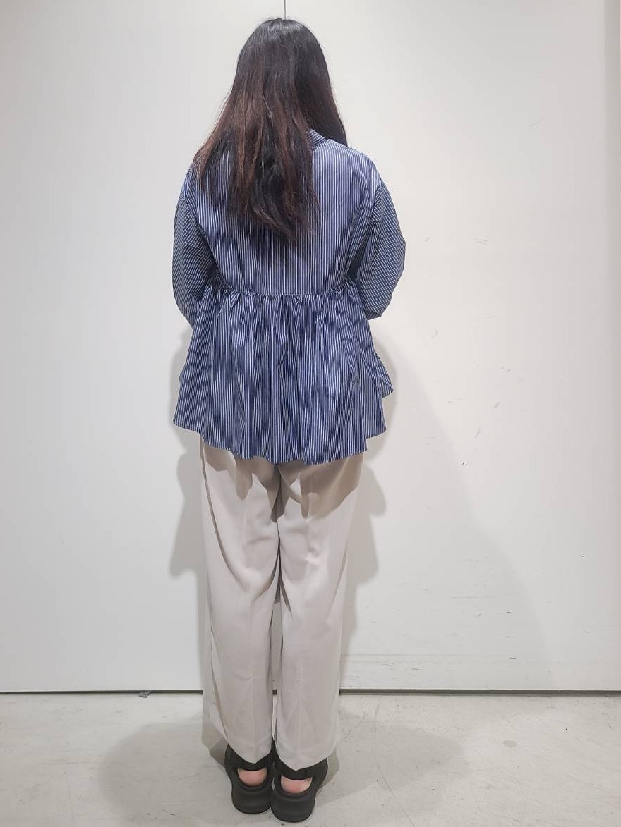 hmさんの「OPAQUE.CLIP｜スキッパーペプラムブラウス【洗濯機OK】」を使ったコーディネート