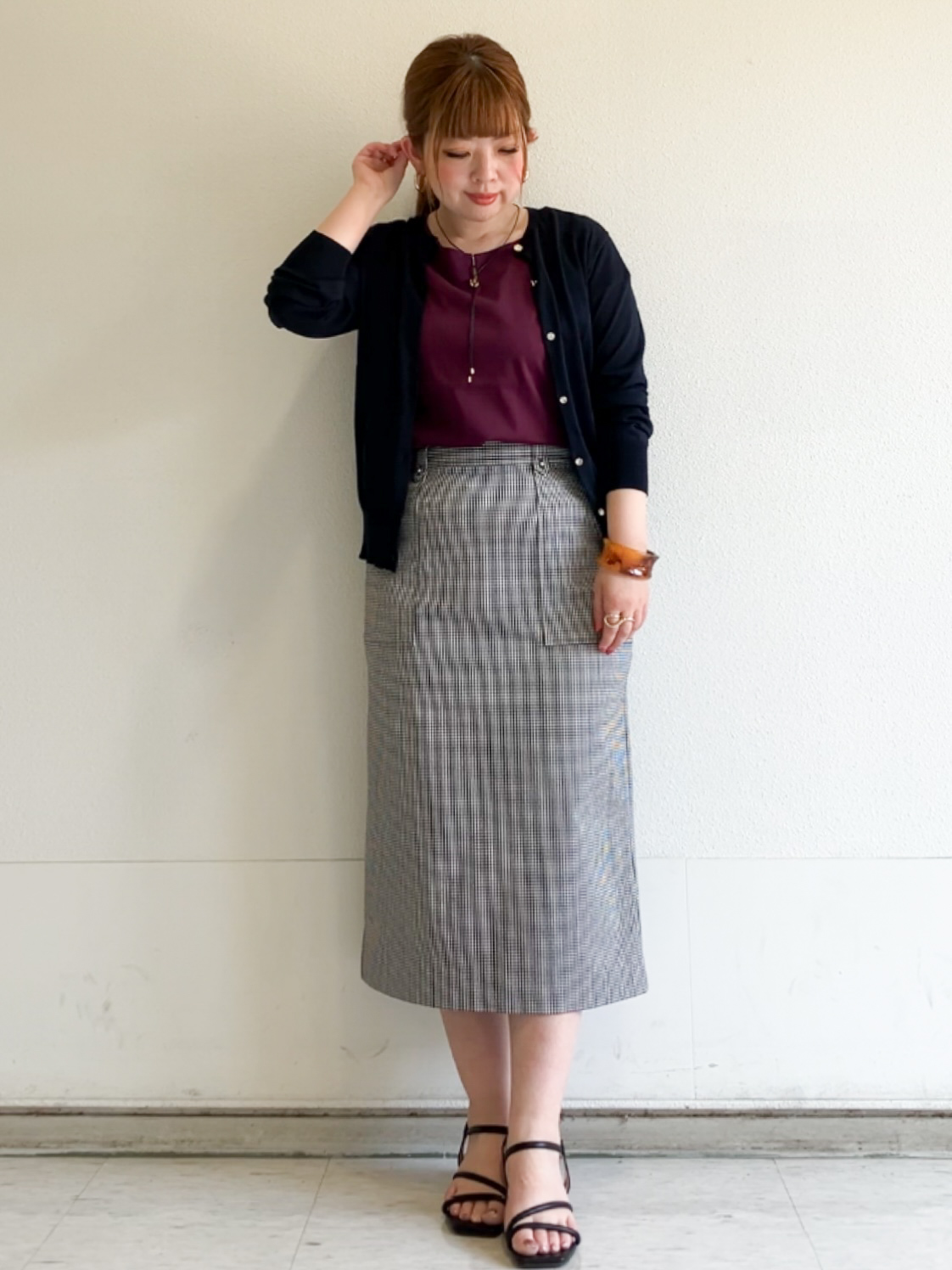 MIPPOさんの「index｜【接触冷感】ビジューボタンカーディガン《抗ピリング／洗濯機OK》」を使ったコーディネート