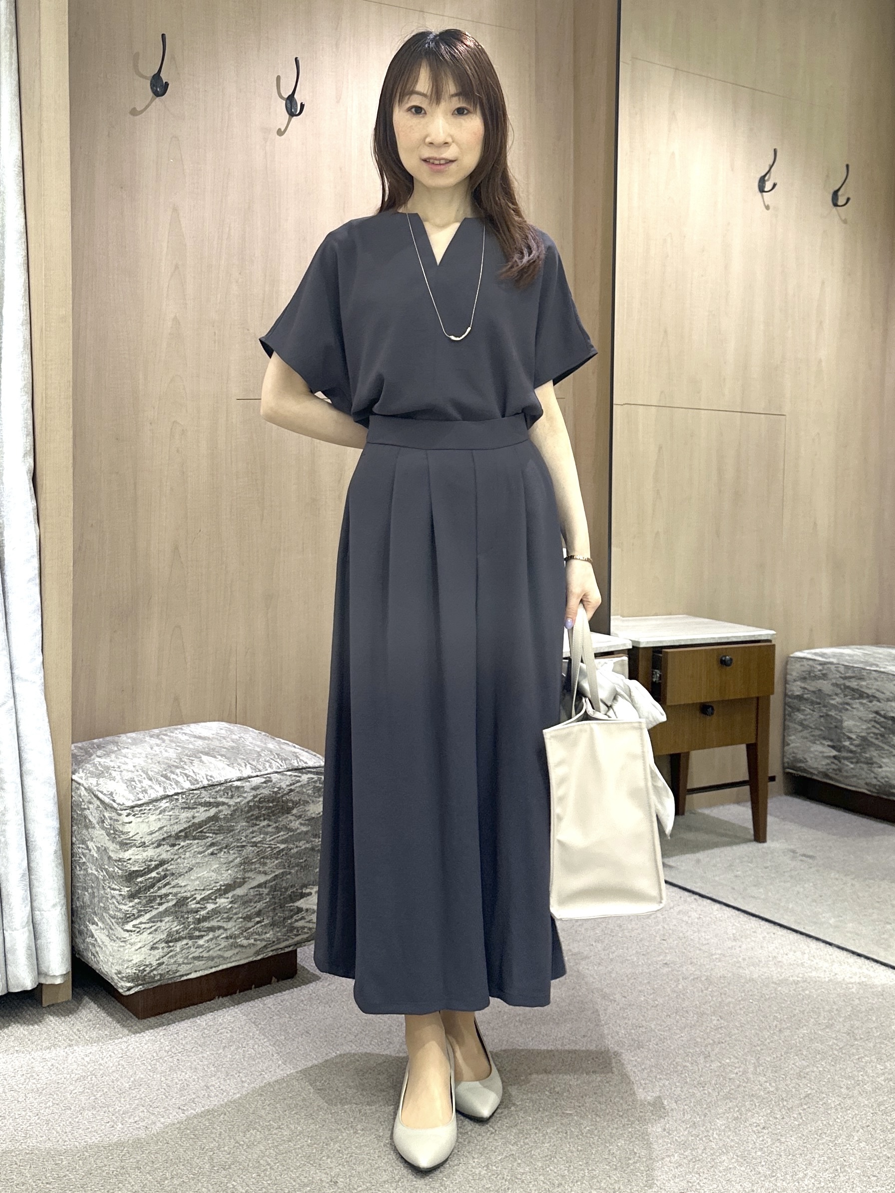 Miwaさんの「UNTITLED｜【UV/接触冷感/セットアップ可】リラクシーキーVネックブラウス」を使ったコーディネート