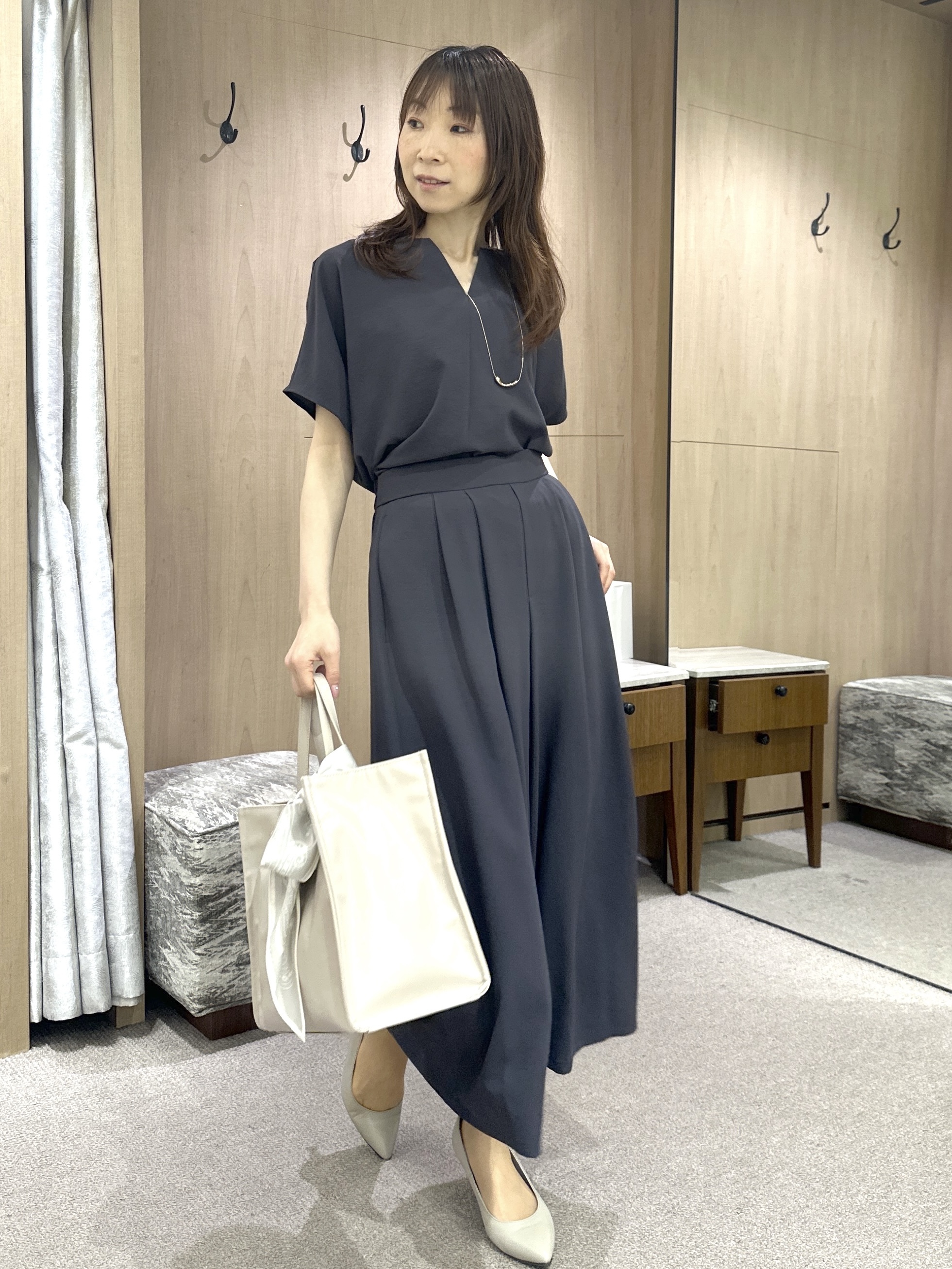 Miwaさんの「UNTITLED｜【UV/接触冷感/セットアップ可】リラクシーキーVネックブラウス」を使ったコーディネート