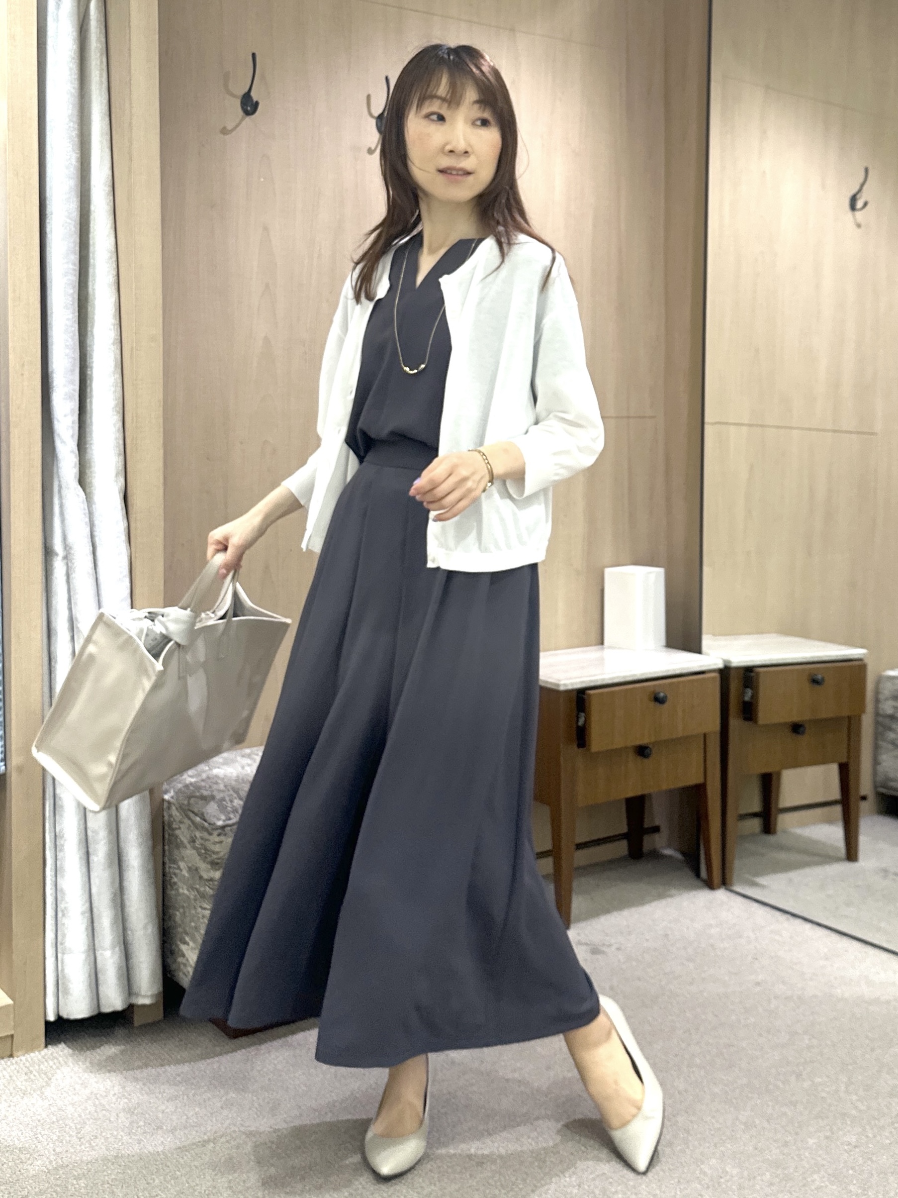 Miwaさんの「UNTITLED｜【UV/接触冷感/セットアップ可】リラクシーキーVネックブラウス」を使ったコーディネート