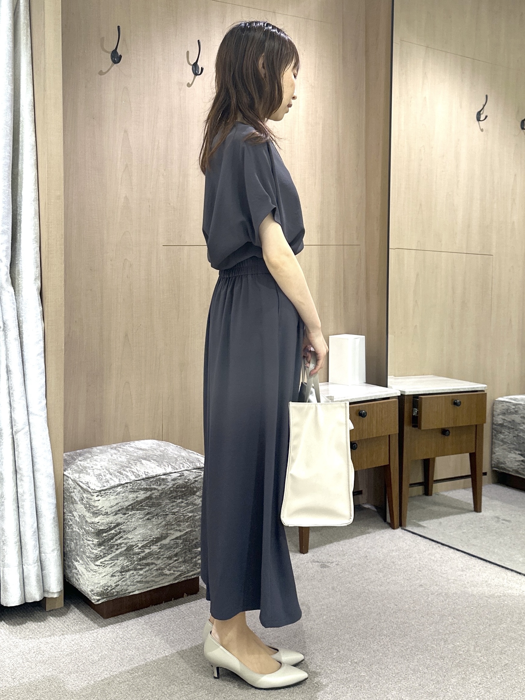 Miwaさんの「UNTITLED｜【UV/接触冷感/セットアップ可】リラクシーキーVネックブラウス」を使ったコーディネート