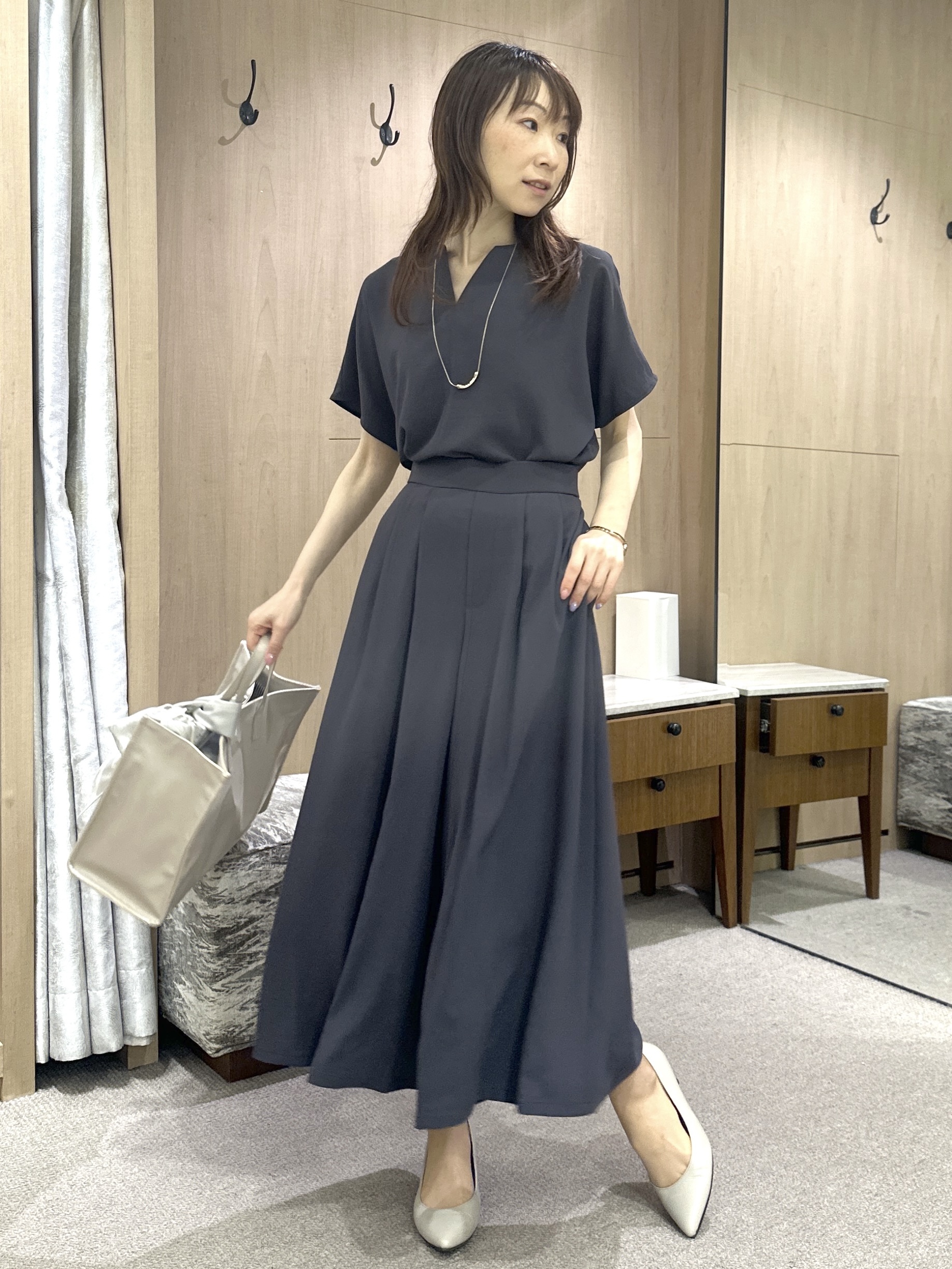 Miwaさんの「UNTITLED｜【UV/接触冷感/セットアップ可】リラクシーキーVネックブラウス」を使ったコーディネート