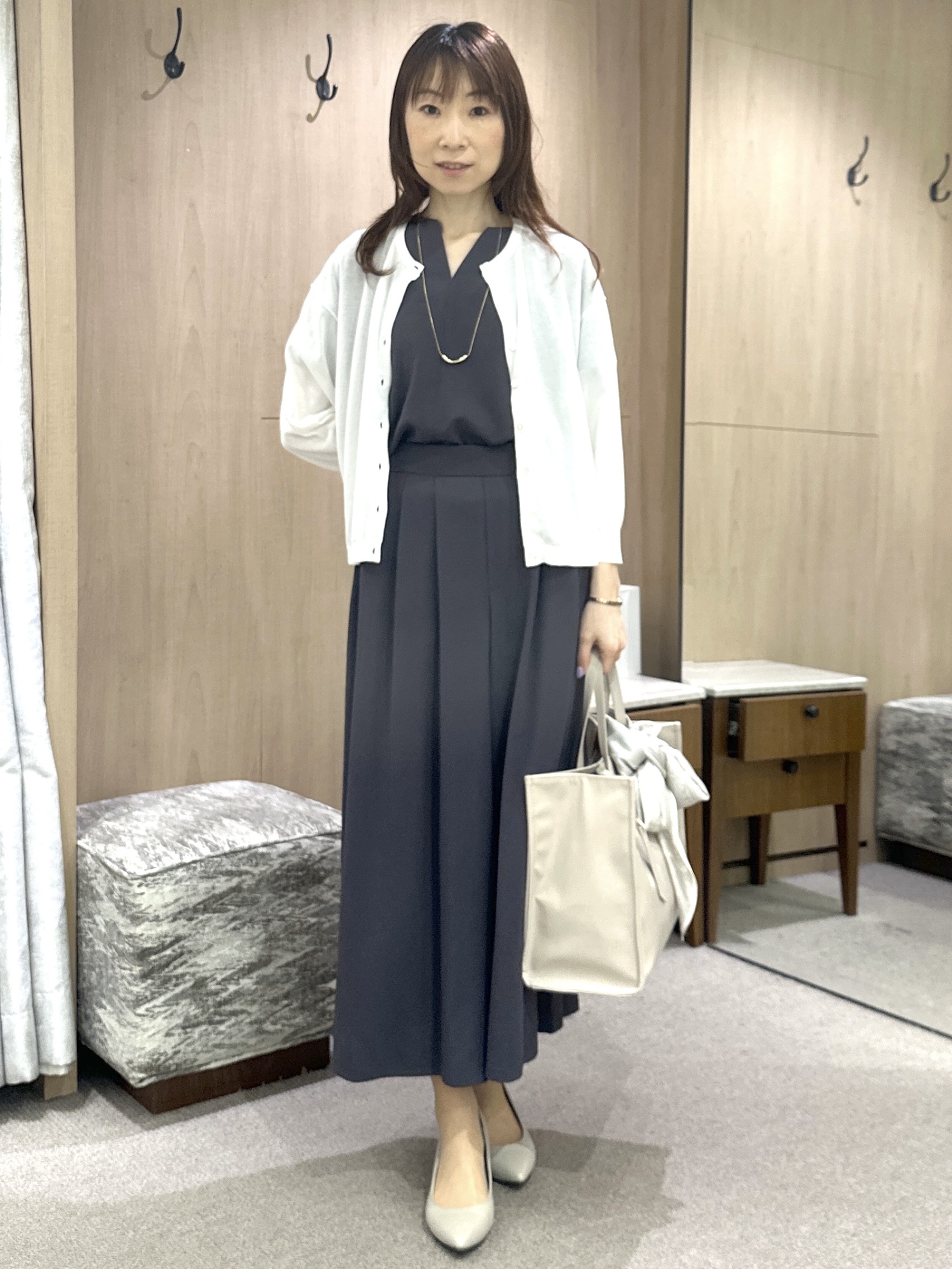 Miwaさんの「UNTITLED｜【UV/接触冷感/セットアップ可】リラクシーキーVネックブラウス」を使ったコーディネート