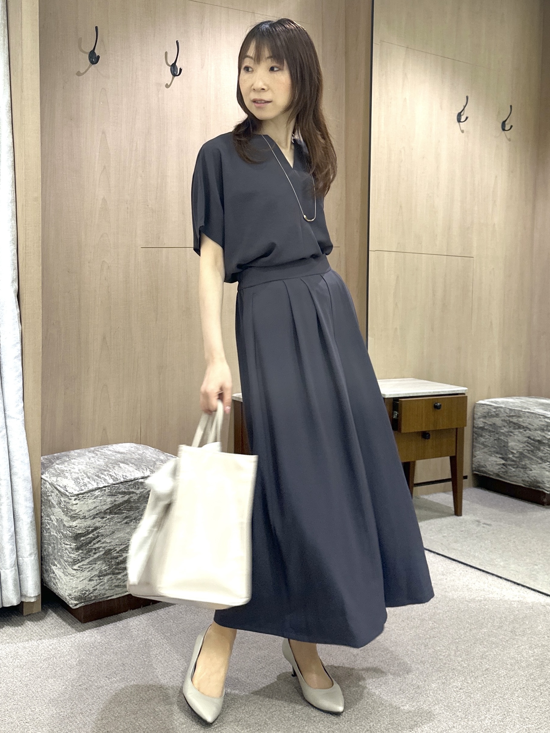 Miwaさんの「UNTITLED｜【UV/接触冷感/セットアップ可】リラクシーキーVネックブラウス」を使ったコーディネート
