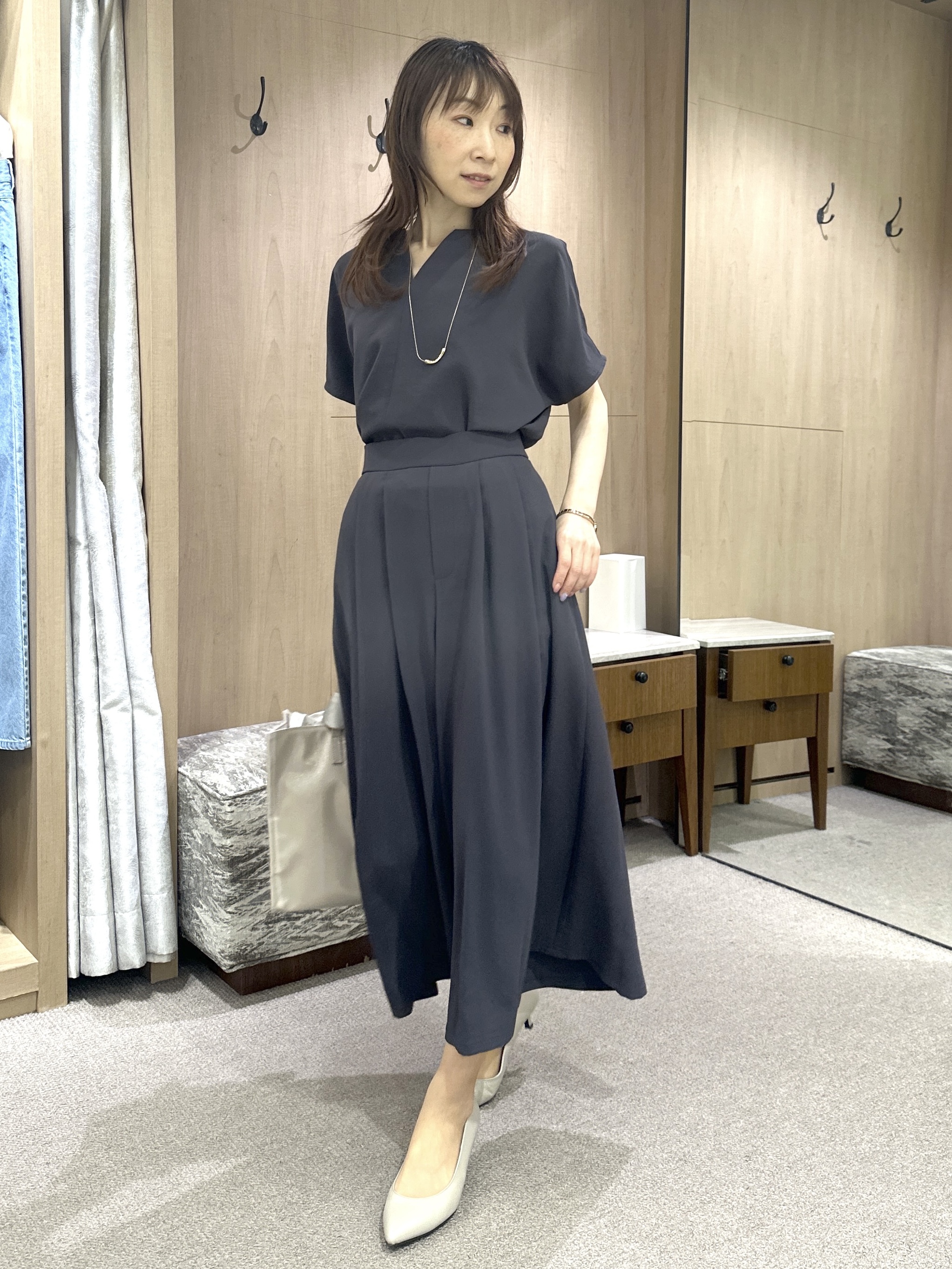 Miwaさんの「UNTITLED｜【UV/接触冷感/セットアップ可】リラクシーキーVネックブラウス」を使ったコーディネート