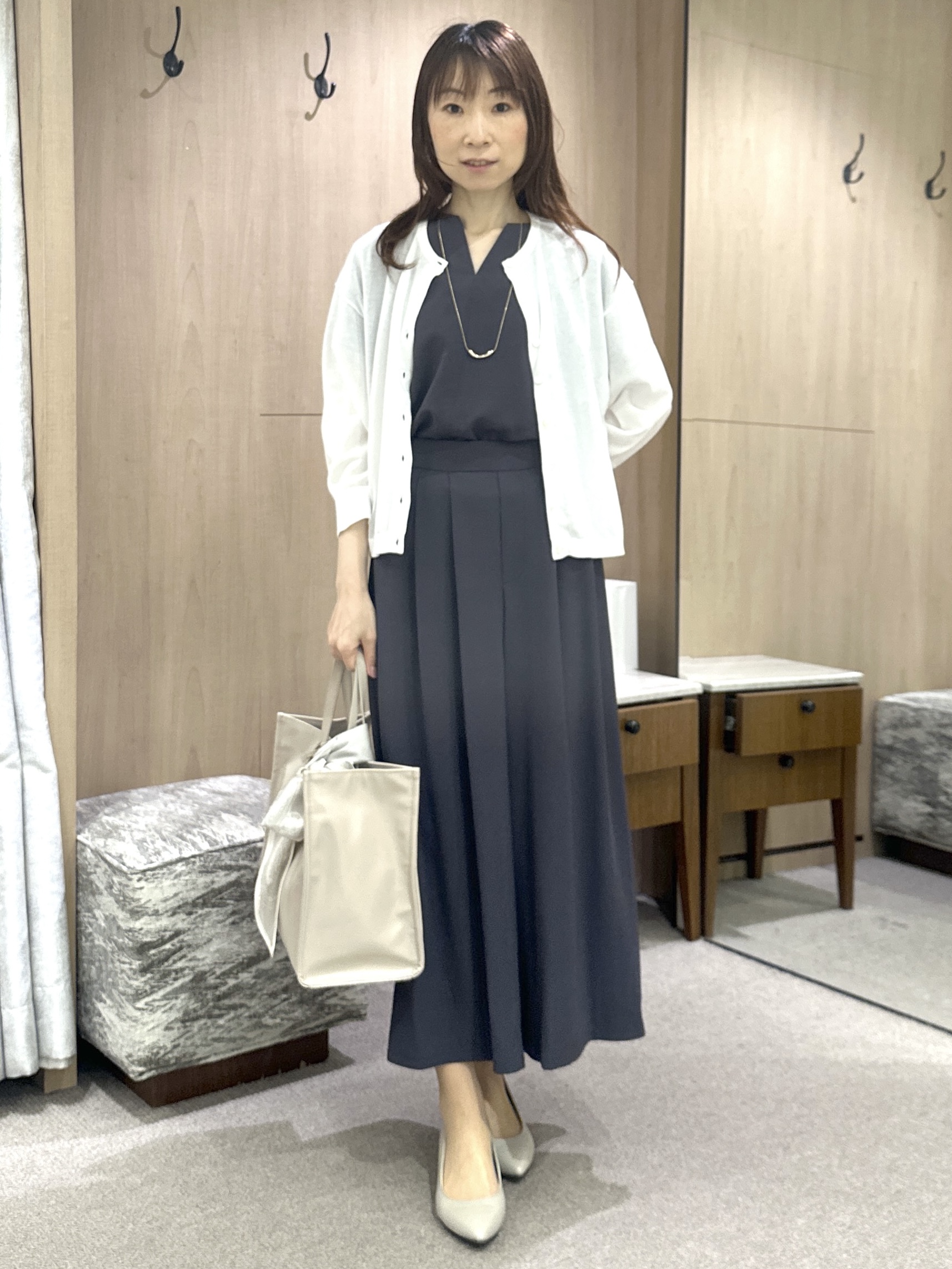 Miwaさんの「UNTITLED｜【UV/接触冷感/セットアップ可】リラクシーキーVネックブラウス」を使ったコーディネート