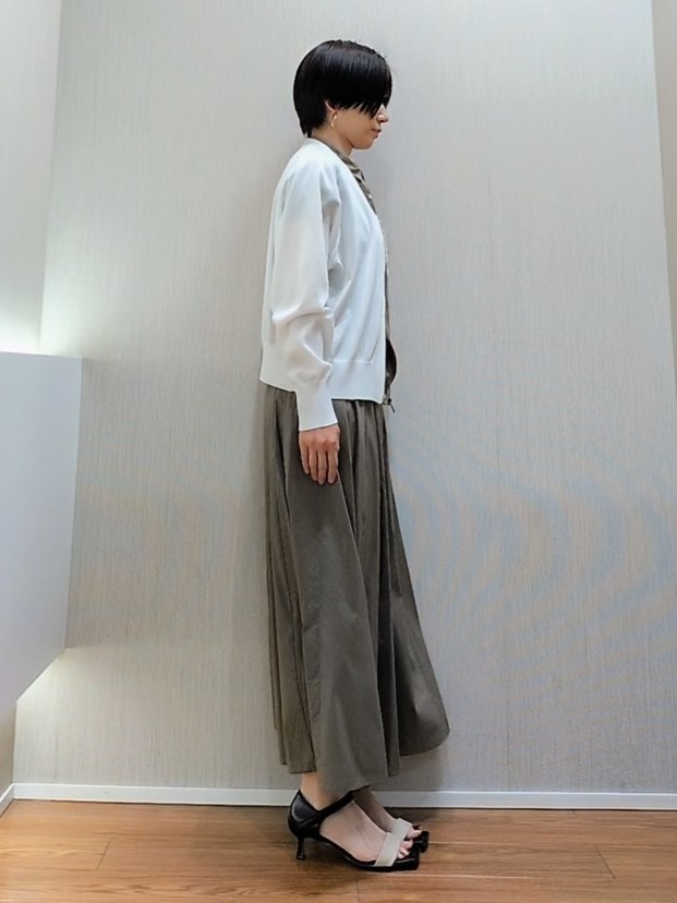 ミズタさんの「UNTITLED｜【アンサンブル可/日除け・冷房対策】シアーレーヨンZIPカーディガン」を使ったコーディネート
