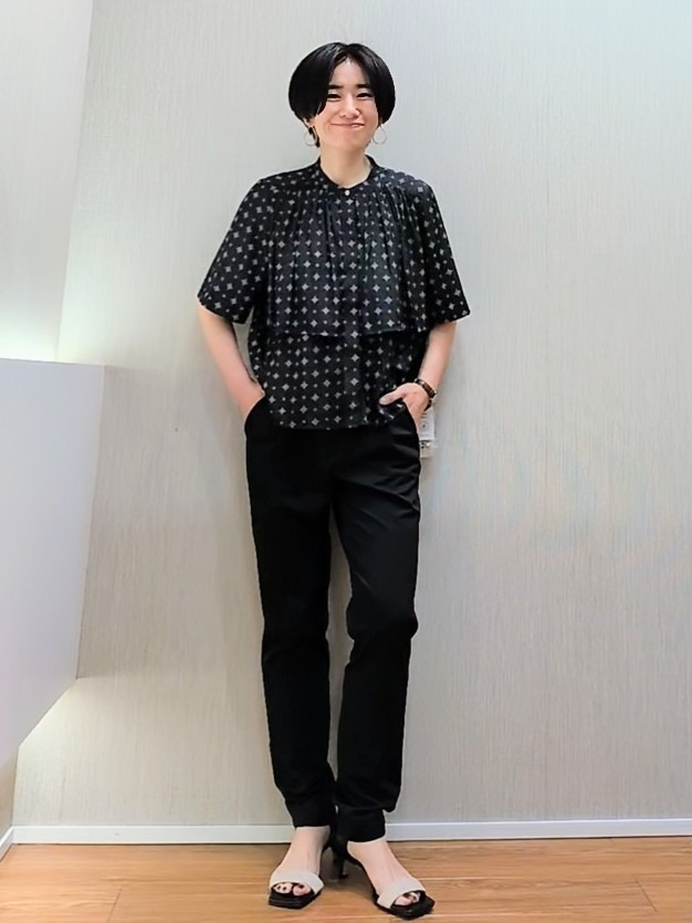 ミズタさんの「UNTITLED｜【洗える/きれいめ柄】コモンプリントブラウス」を使ったコーディネート