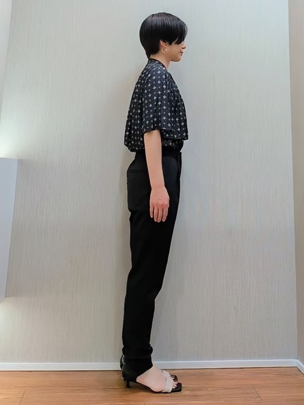 ミズタさんの「UNTITLED｜【洗える/きれいめ柄】コモンプリントブラウス」を使ったコーディネート