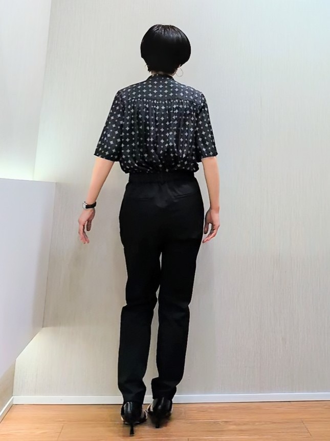 ミズタさんの「UNTITLED｜【洗える/きれいめ柄】コモンプリントブラウス」を使ったコーディネート
