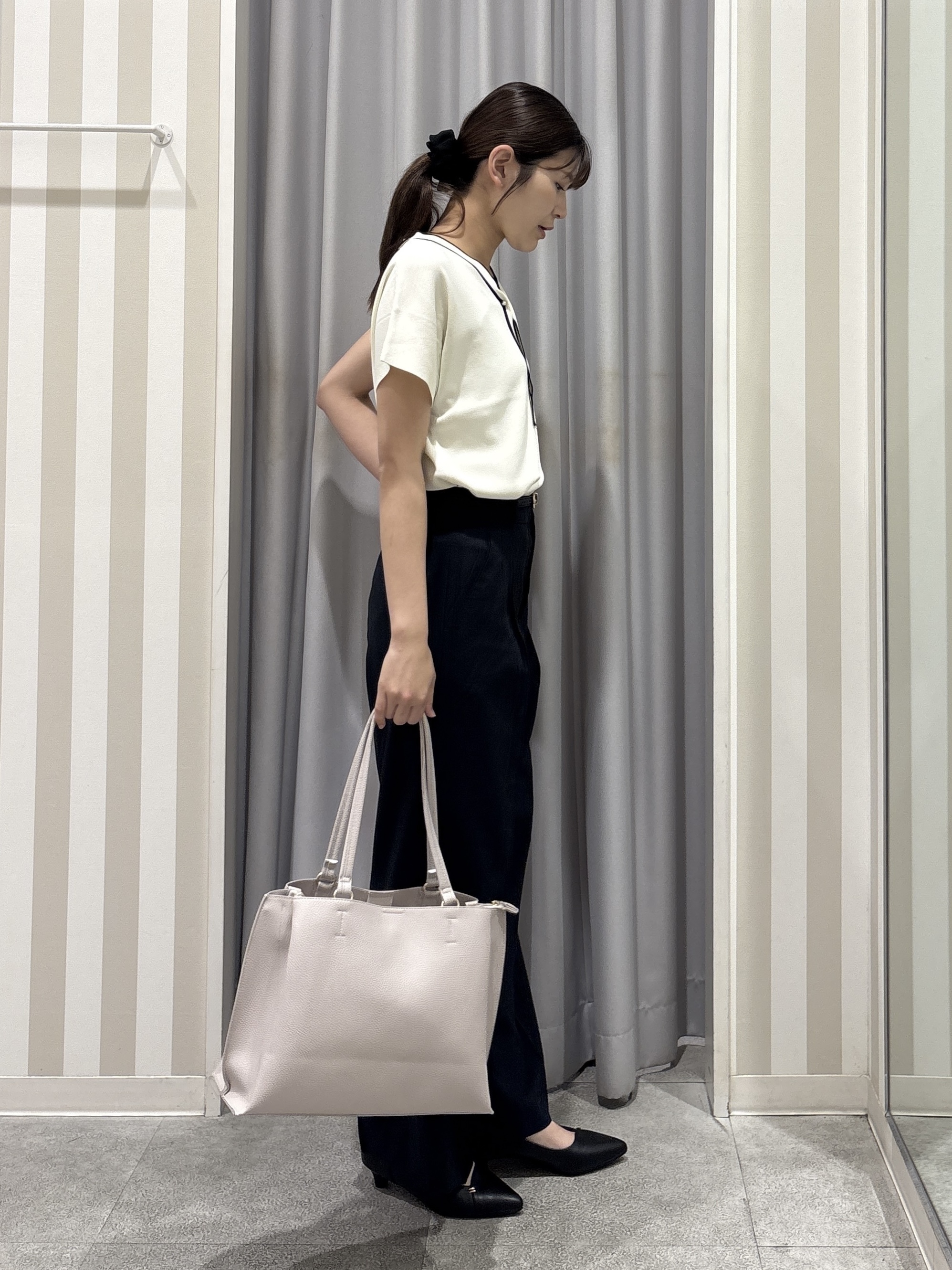 Rikaさんの「SHOO･LA･RUE｜【高レビュー/毎日洗える/UV】二の腕も隠せる 配色ボウタイニット」を使ったコーディネート