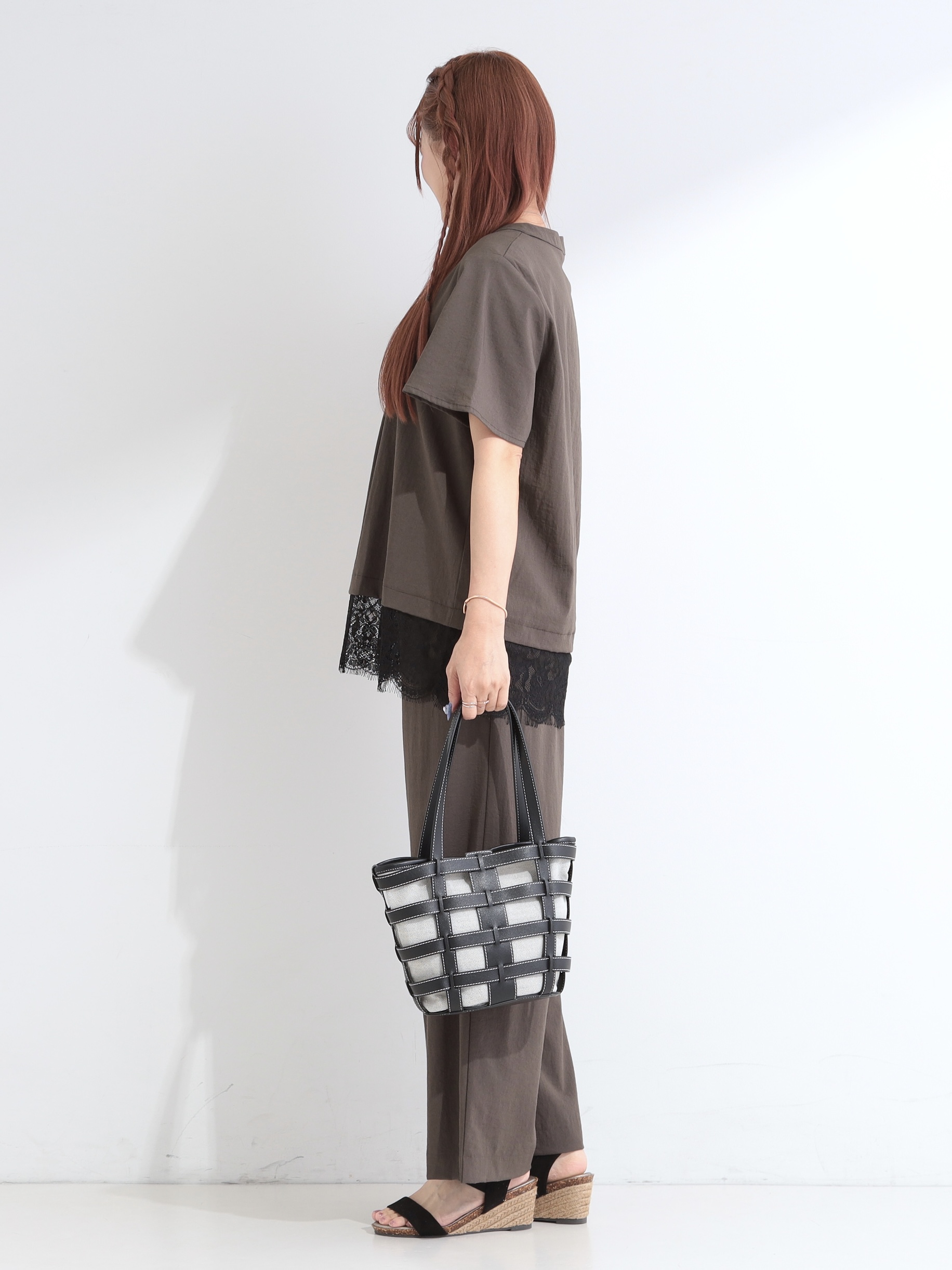 ゆゆさんの「SHOO･LA･RUE｜【S-LL/洗濯機可】軽凛(かろりん) 楽に着られて上品 裾レーススキッパーブラウス」を使ったコーディネート