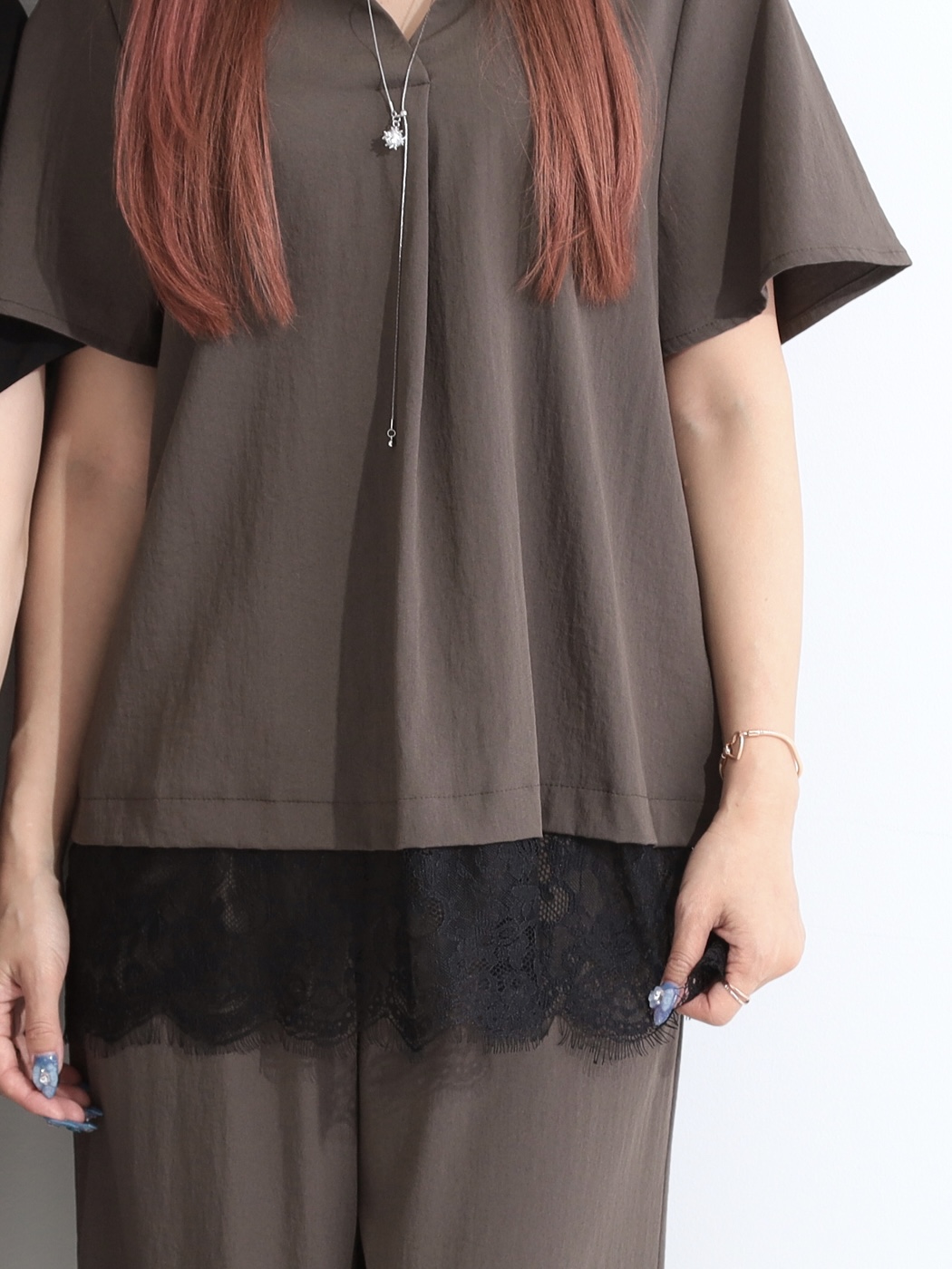 ゆゆさんの「SHOO･LA･RUE｜【S-LL/洗濯機可】軽凛(かろりん) 楽に着られて上品 裾レーススキッパーブラウス」を使ったコーディネート