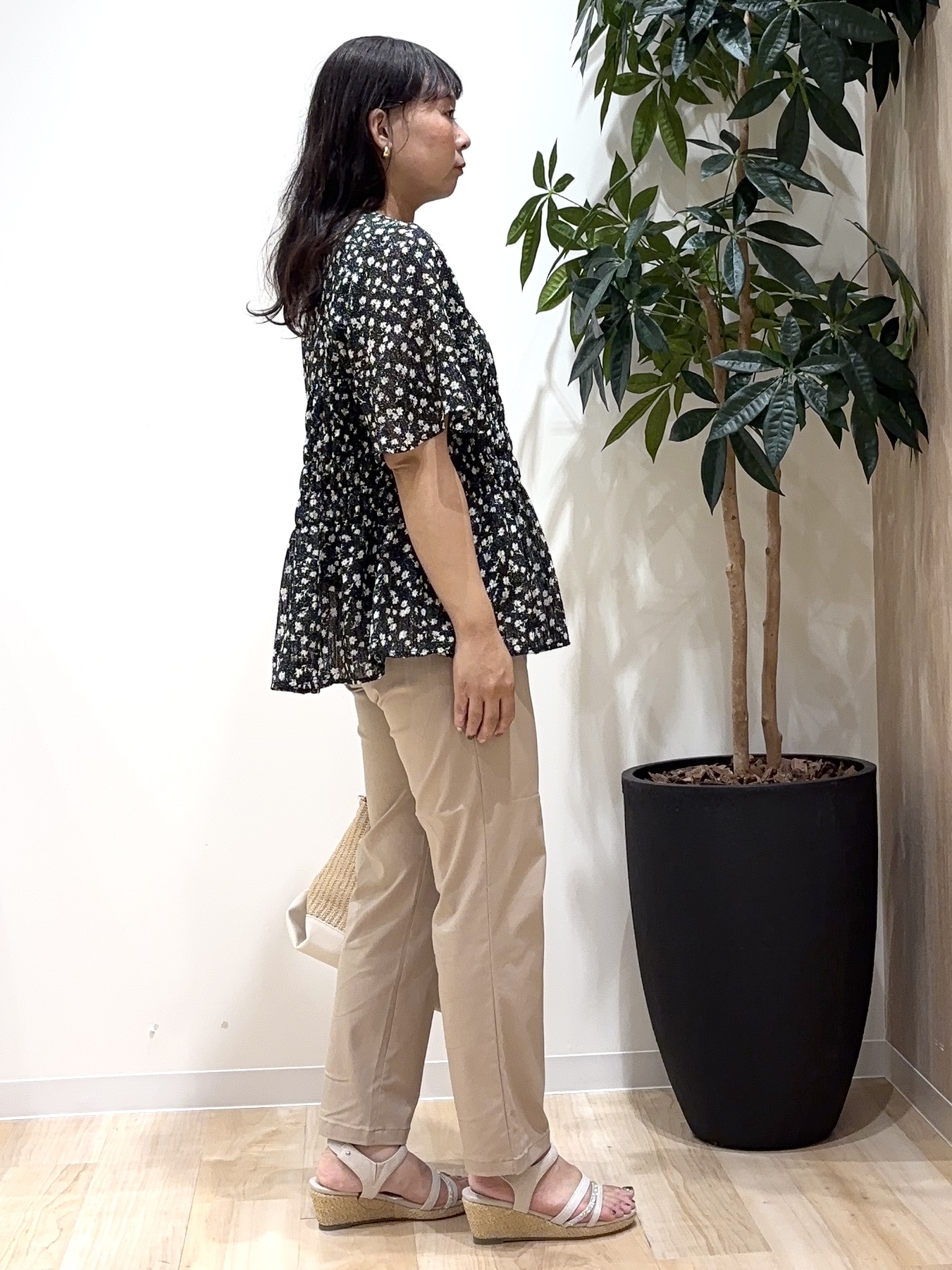 miraiさんの「grove｜【二の腕・体型カバー】軽やかシャーリングブラウス」を使ったコーディネート