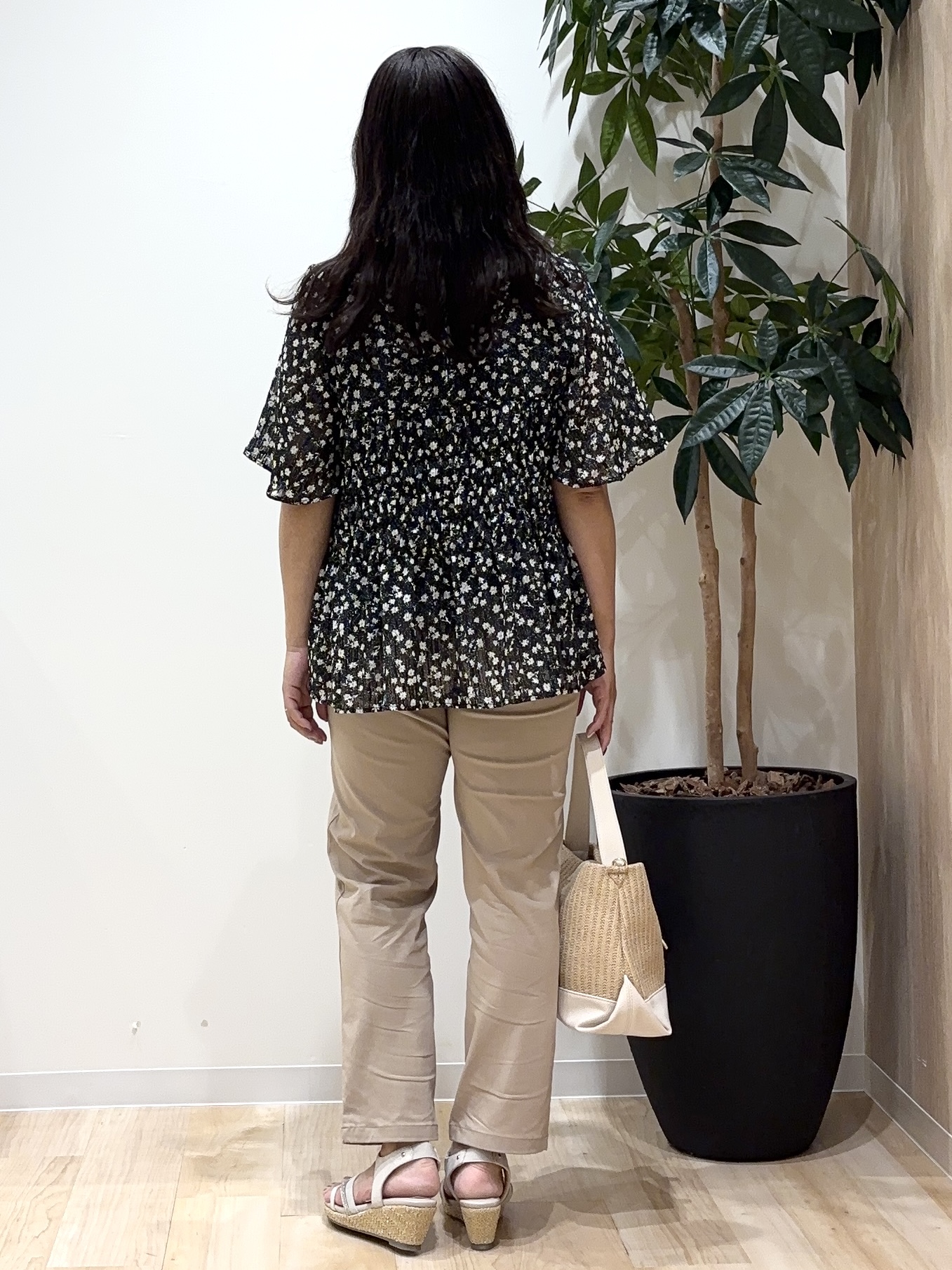 miraiさんの「grove｜【二の腕・体型カバー】軽やかシャーリングブラウス」を使ったコーディネート