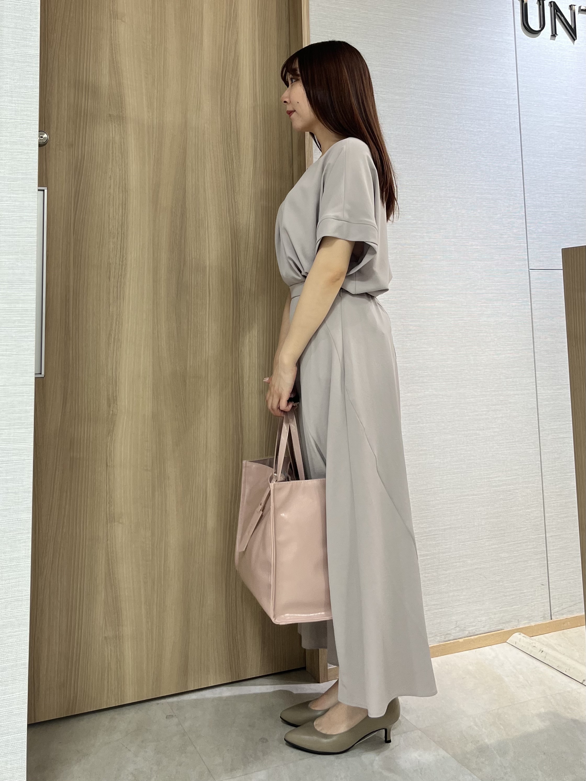 KAHOさんの「UNTITLED｜【セットアップ可/UVカット/前後2WAY】リラクシーフレンチスリーブブラウス」を使ったコーディネート