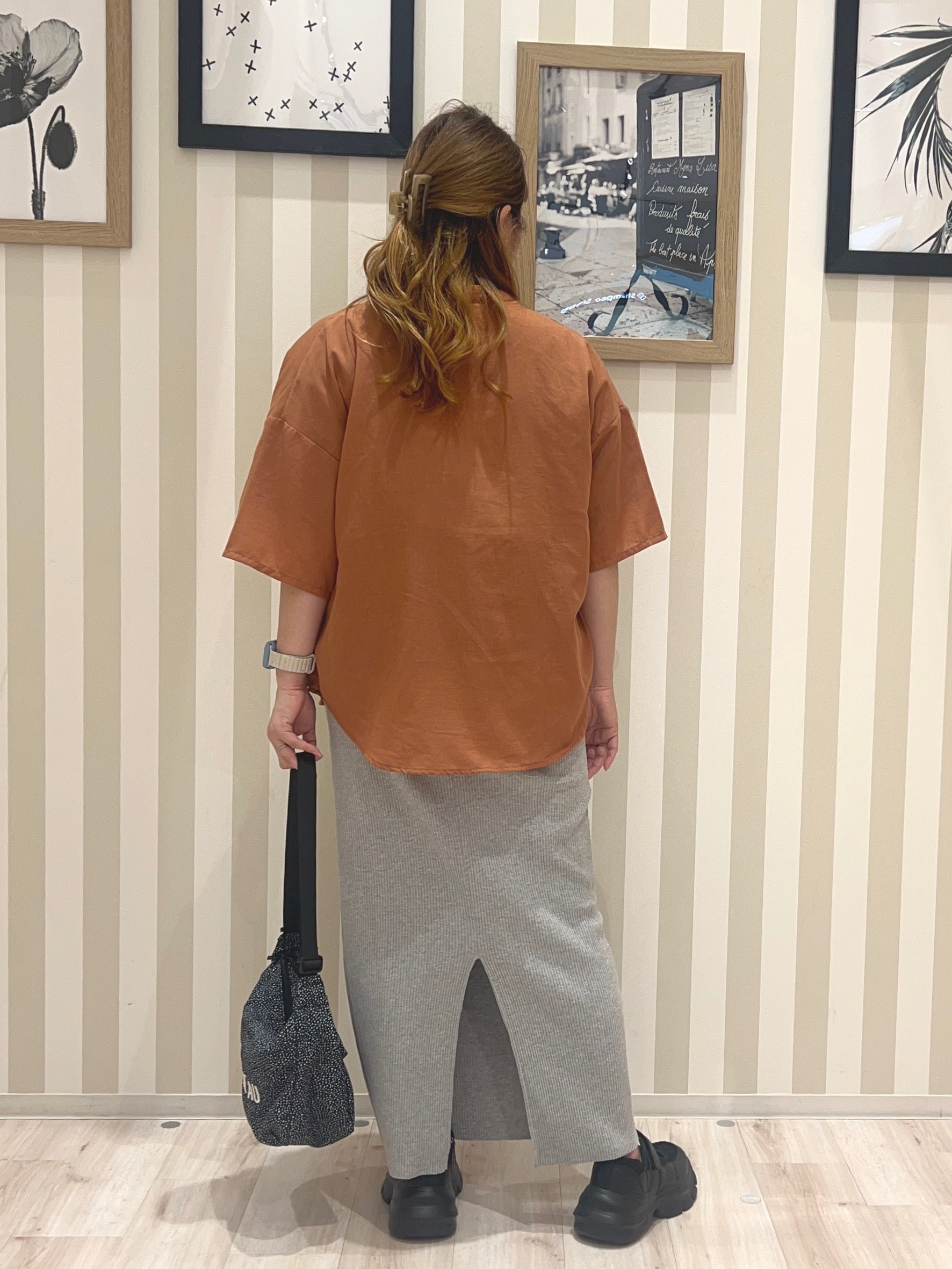 mさんの「SHOO･LA･RUE｜【洗濯機可/S-LL】大人の抜け感 ゆるっと5分袖シャツ」を使ったコーディネート