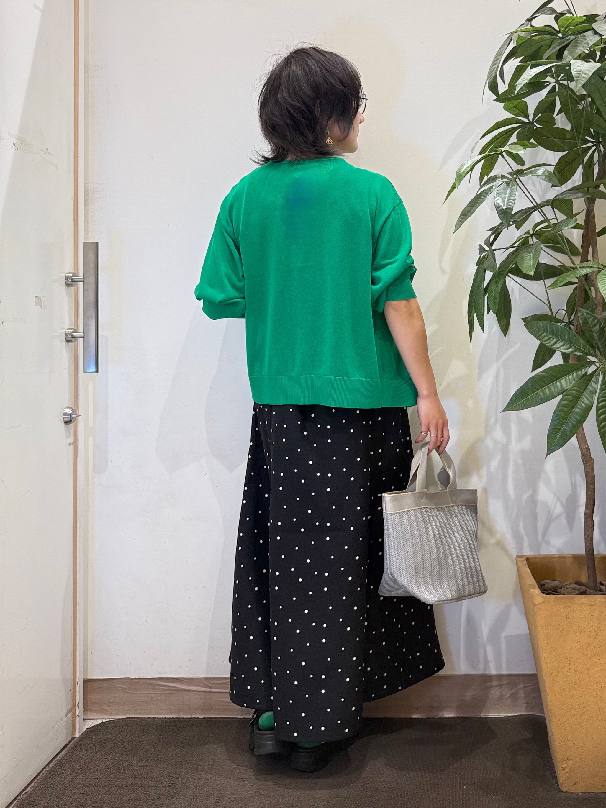 misakiさんの「SHOO･LA･RUE｜【洗濯機可/S-LL】程よいVネックですっきり魅せる ジップアップ 7分袖シアーカーディガン」を使ったコーディネート