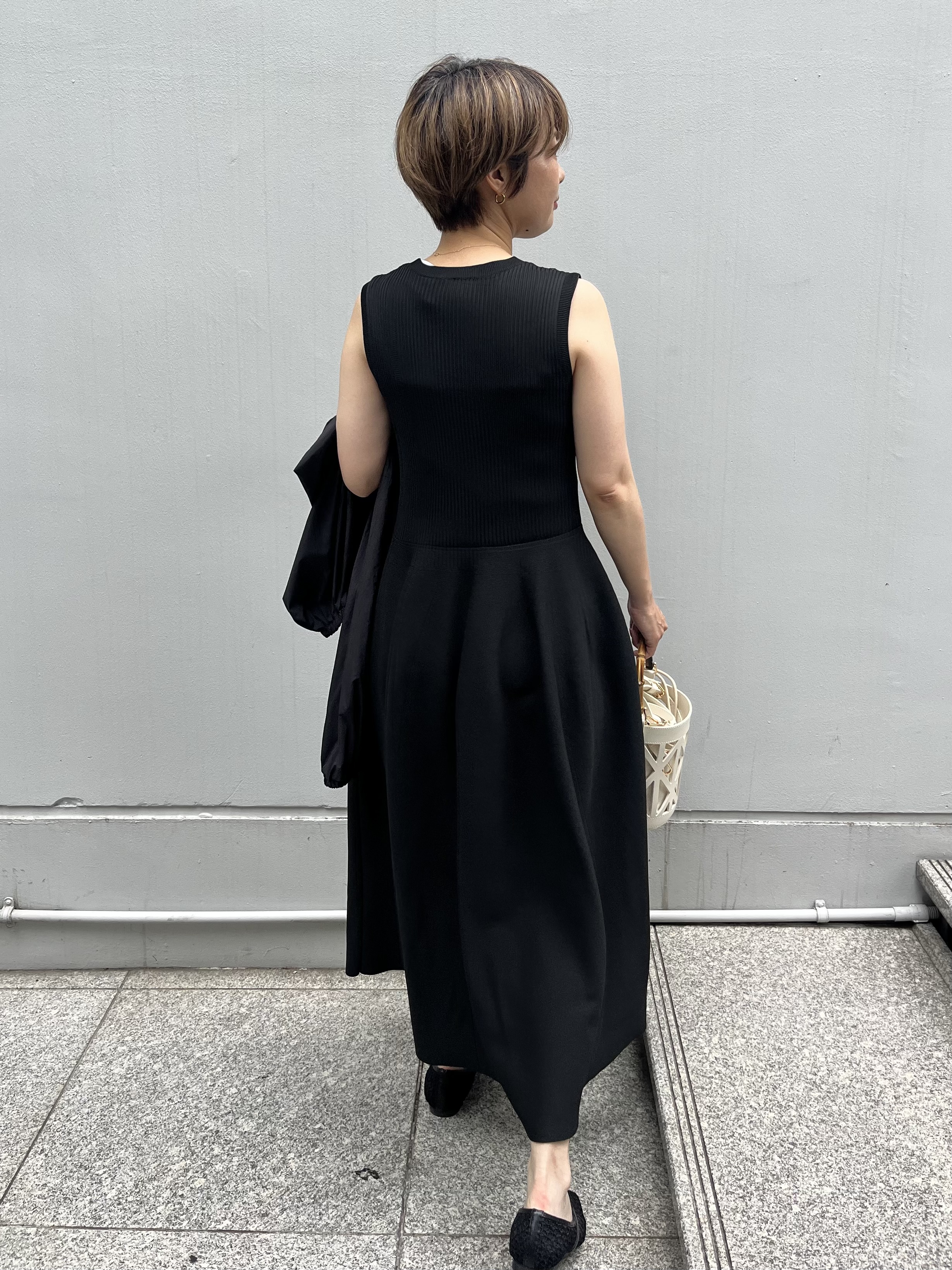 Mariko.Sさんの「OPAQUE.CLIP｜フィット＆フレアノースリニットワンピース【洗濯機OK／抗ピル】」を使ったコーディネート
